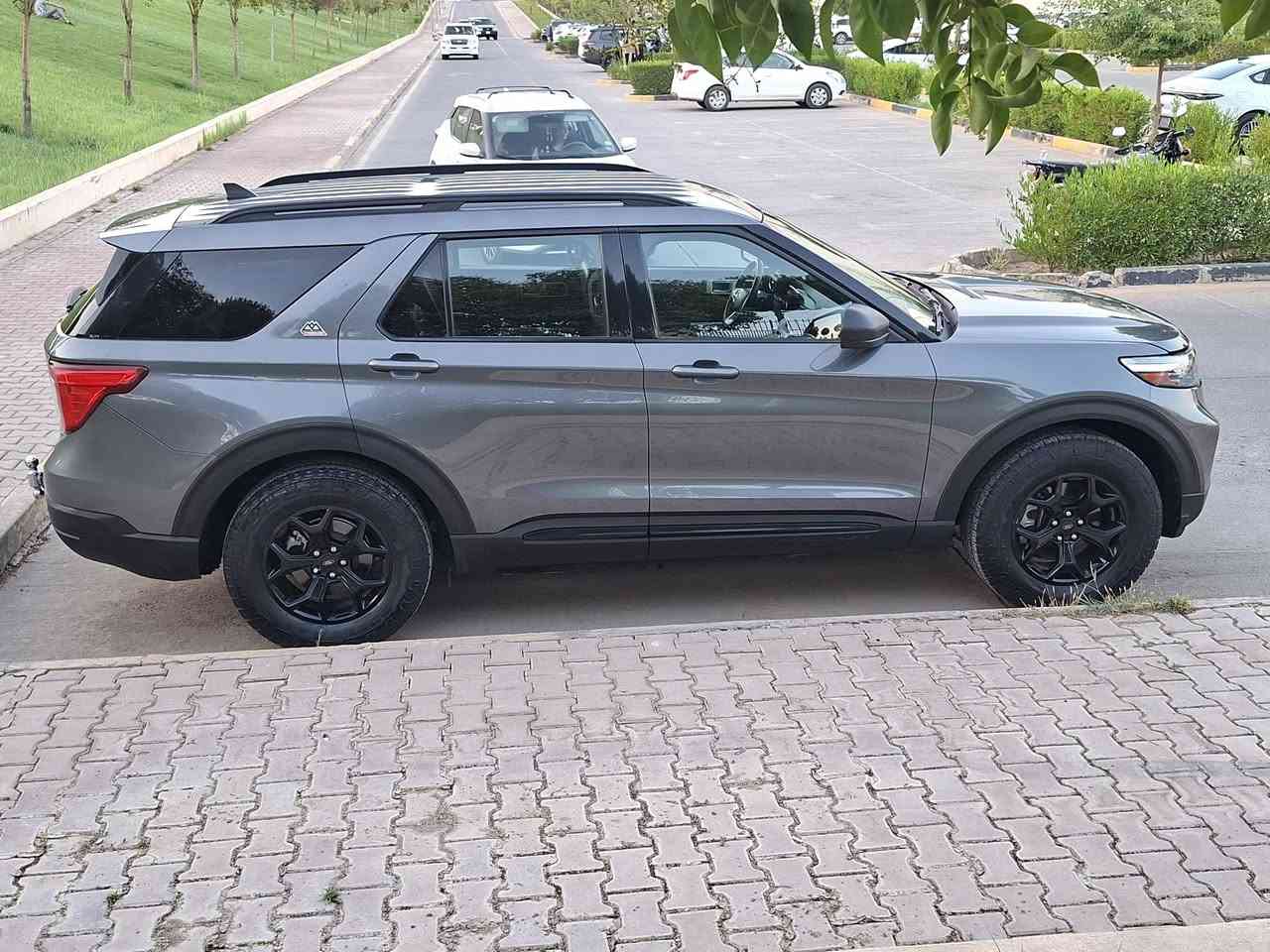 بسم الله الرحمن الرحيم
‏Ford Explorer 2022 Timberline 4WD
السياره مرقمه جاهزة هزة رقم سنوية جديد بسمي السيارة 

الموديل : 2022

اللون :  نفطي 

 العداد :  44 مايل 

السعر : 253

 حجم المحرك : 4 سلندر (2,3L تيربو )
السيارة حادثها كلش خفيف بجم كبس بدون ايرباك رقم شاصي موجود بالمنشور 

المواصفات : Timberline

دبل اكسل 4WD
بصمة تشغيل 
كاميرة امامية و خلفية( 360 )
بصمات ابواب 
كراسي جلد لون زيتوني 
كراسي امامي تدفئة 
كراسي خلفي VIP تدفئة 
صندوق كهربائي  
كشنات كهربائي 
كشنات خلفي كهربائي
كشنات تدفئة 
كشنات خلفي تدفئة 
ستيرن تدفئة 
حساسات امامي وخلفي 
تشغيل عن بعد 
بصمة ترحيب 
عدد المقاعد (7) راكب 
رادار  وحساس امامي وخلفي
كشافات 
بريك بصمة Auto stop  
دبل صالنصه
بعد هواية مواصفات السيارة حيل نضيفة جاهزة مابيها اي نقص بشرط كير محرك تبريد كهربايات كله بشرط هزة رقم سنوية  جديد بسمي السيارة مكاني سليمانية سعر253مجال للطيبين  للإستفسار اكثر اتصل ***********
