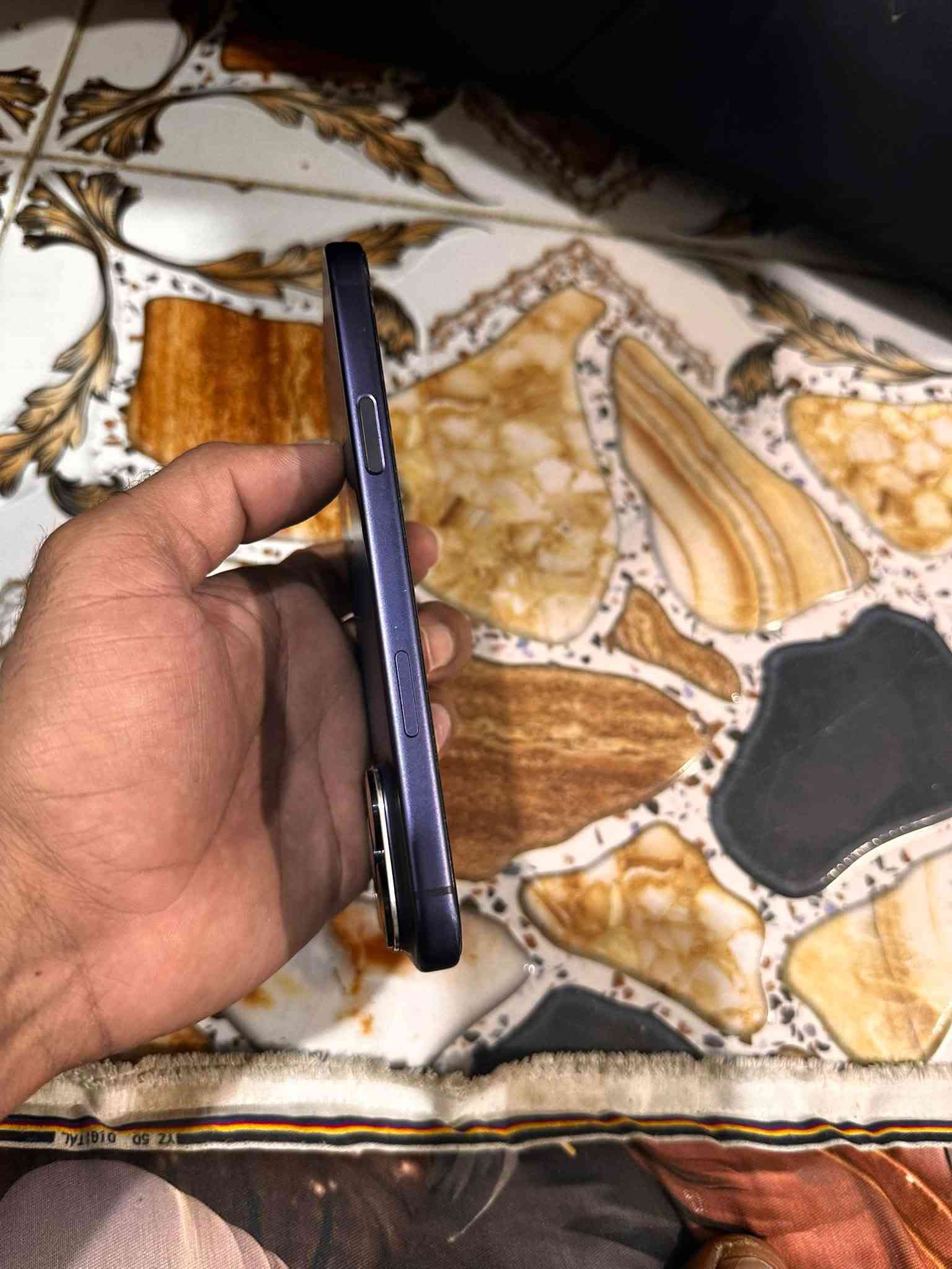 آيفون ١٧ برو ماكس 
أيسم  شرق اوسط
ذاكرة ٢٥٦ 
بطارية ٩٦
 تلفون مكفولً مداخل تصليح بغداد الكمالية
سعر ١٦٥٠ وبي مجال بسيط 
رقم  ***********
