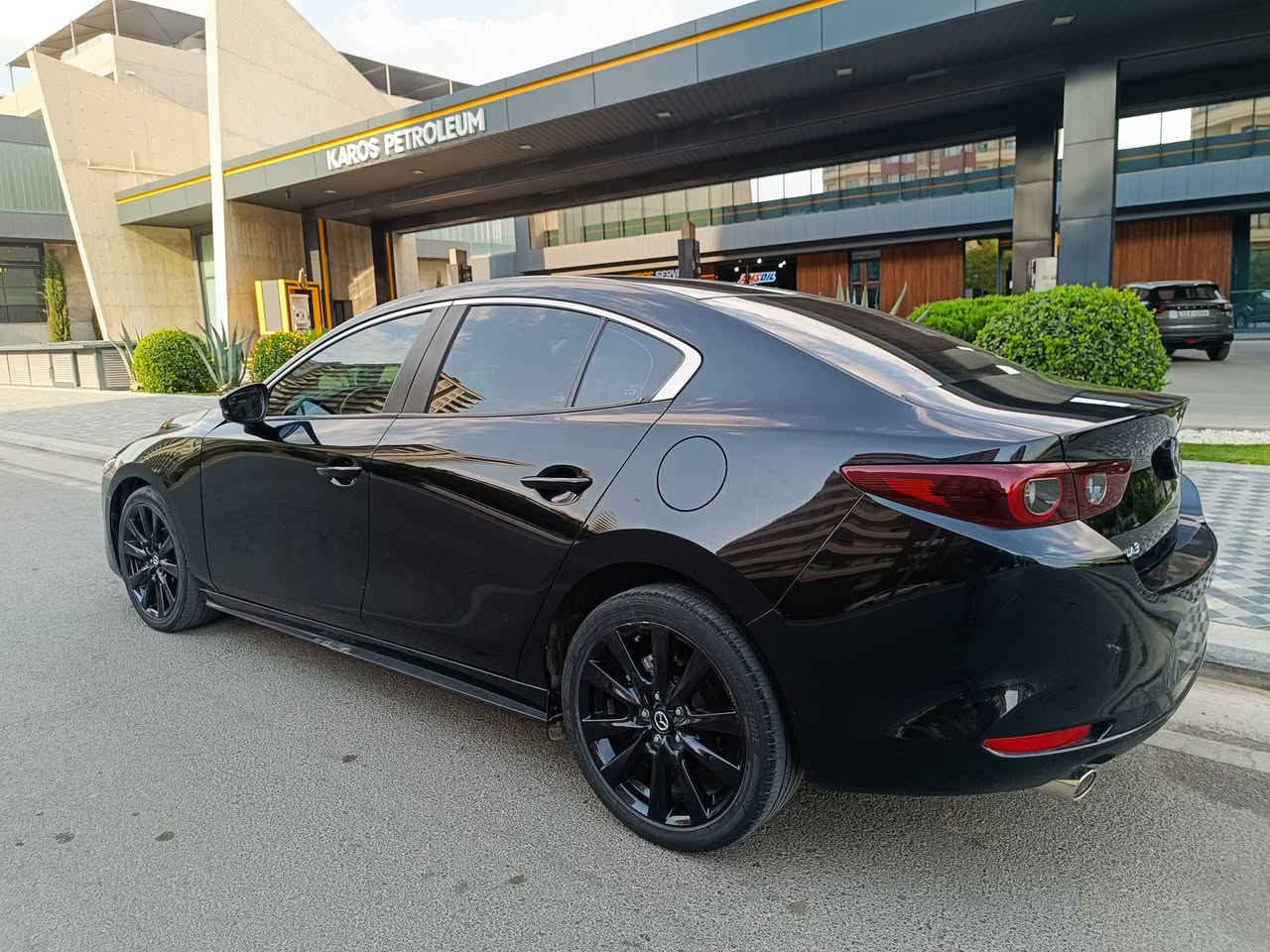 Mazda 3 2024
سليكت سپورت
بسمه 
بريك بسمه 
ده رگاى بسمه
كوشن جلد
كاميرا 
شاشه
خه تى جاده
رادار پيشه وه 
       لاكان
        دواوه
لايت زينون
وويل 18
ته نها 17000 روشتوه
ئيرباگى نه ته قيوه
ده عامى پيشى گوراوه به بيلادى بي بوباخه

***********

