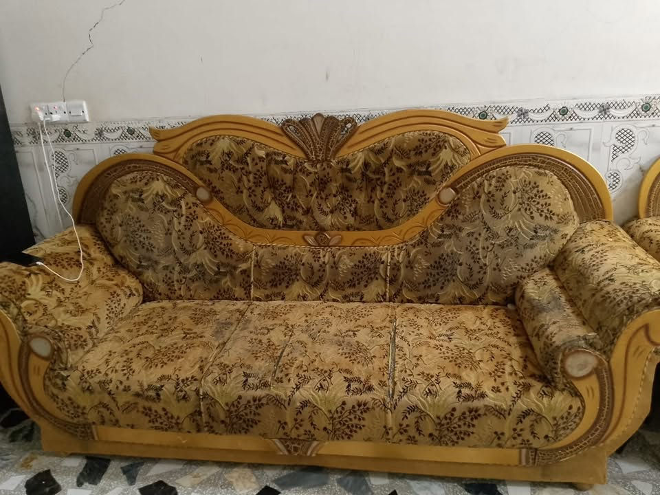 تخم للبيع نظيف مابي اي ضرر ب٣٠٠ وبي مجال 
مكاني حي الإمام الرضا ***********
