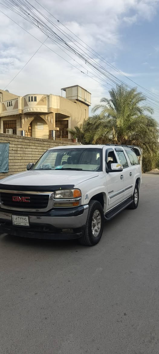 السلام عليكم 
اخوان جمسي ٢٠٠٢ السياره كير محرك اكسل خير من الله تخم تاير سبير عدد٢ سياره خير من الله وما عوزها شي بس بطانه مال باب السياره معروضه ٨٠ ورقه وبيها مجال رقم المبايل ***********
