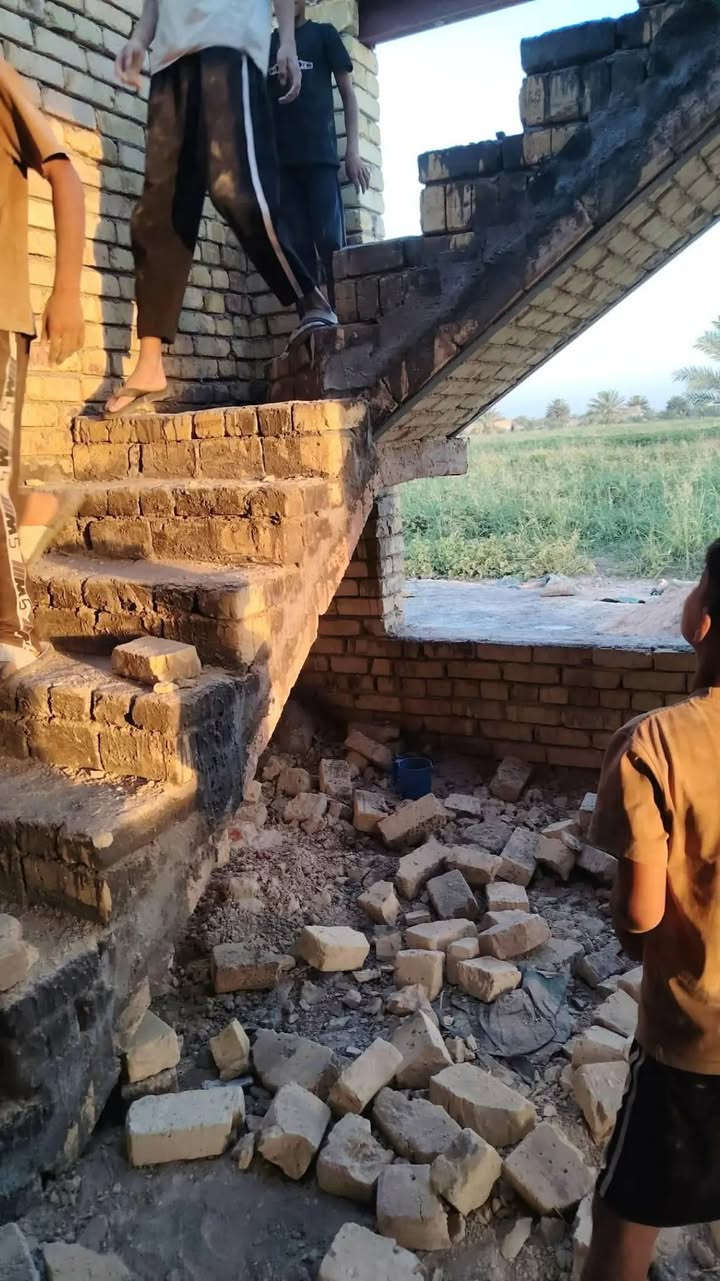 مصطفى الحداد عملنا ابواب شبابيك مسقفات گي سبان  كيربي كل مايخص الحداده ومن الله
التـوفيق❤️🤍اي ستفسار خاص او تصال  ***********
***********
