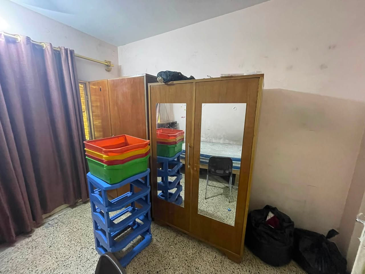 الاخشاب لبيع مكان بغداد التواصل ***********
