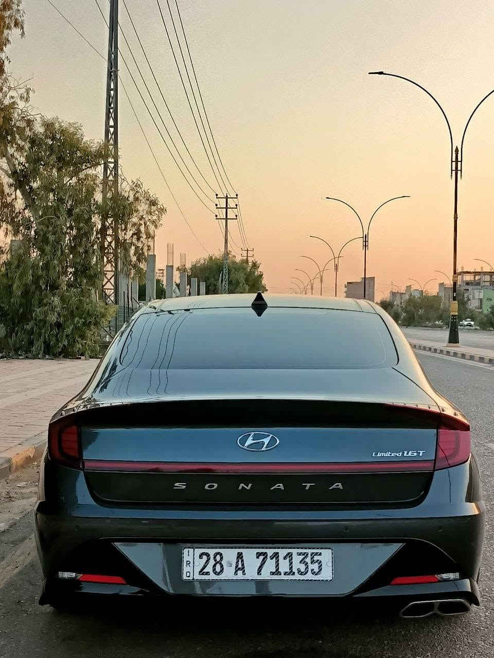 هيونداي سوناتا لمتد 2023 وارد امريكي
سيارة لمتد فول مواصفات اعلى فئه اوتو بارك 
الحادث بنيد مبدل نفس اللون بدون دواخل
رقم نجف باسمي

السعر 190 مع المجال
رقم  ***********
