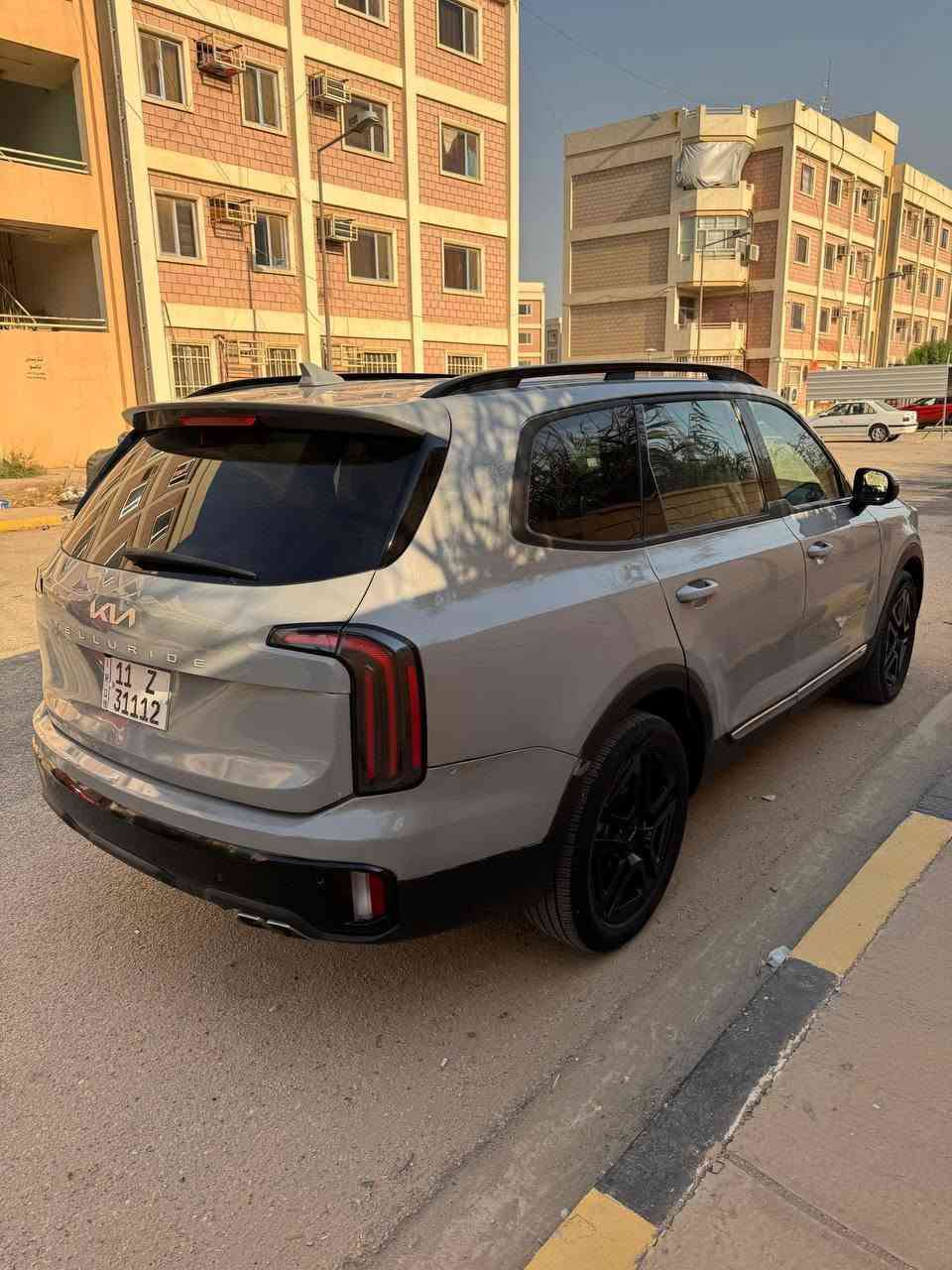 كيا تيلورايد موديل2024  ب فول مواصفات  
رقم بغداد /ماشيه 31 الف km
 محرك 6 سلندر 3800 
- كامرات 5 محيطية مراية داخلية كامرة 
-بصمة ابواب امامية  وبصمة تشغيل وتشغيل عن بعد
-لايتات زينون  
-اشارة في المرايا الجانبية مع حساسات الاجتياز 
-مصابيح ترحيب في مقابض الابواب + ترحيب بالمرايا 
-رادار امامي تفاعلي للتوقف التلقائي امامي خلفي وجانبي 
- السيارة فتحتين سقف 
-حساسات امامي خلفي
-غرفة السيارة جلد  
تحكم كهربائي متكامل لمقاعد  المقدمة 
-المقاعد الامامية  تدفئة وتبريد  والخلفيه ايضا
-شاشة دشبول كبيرة لمجموعة من الايعازات والضبط
-بردات اصلية للابواب الخلفية  
-انارة محيطية
-مرايا جانبية شفط كهرباء 
-خاصية تحديد المسار والتنبيه عند الخروج من المسار
-المقعد الوسطي منفصل  VIP
-تبريد السيارة 3 قطع 
-وضعيات القيادة عدد 5 
-كشن السائق ذاكره 
- جنطة كهرباء  
-تحديد مسار الي + مثبت سرعة 
-تبريد خلفي منفصل
-الرقم ***********
الحادث موضح في الصور
السعر 228
