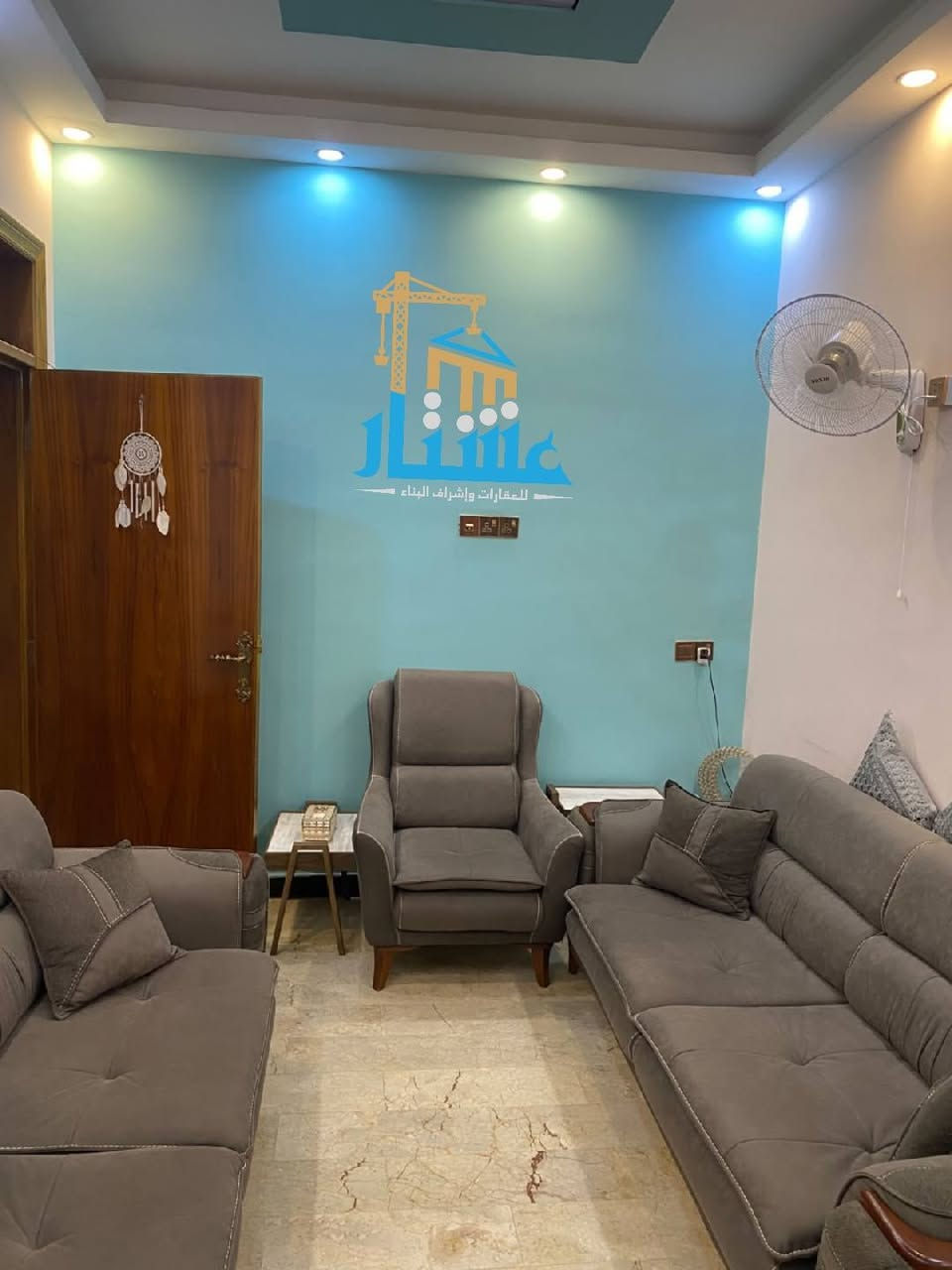 مشتمل 100 متر للبيع 

الموقع . حي الجامعة قرب قاعة الدوريين 

المساحة . 100متر 5×20 

عدد الغرف . 3 

شارع . 10 

للاستفسار أكثر زورو مكتبنا ركن الافراز مقابل ركن الخضراء
او الاتصال على الرقم ***********
نرجو متابعة الصفحة ليصلكم كل ماهو جديد 
#عشتار_للعقارات_واشراف_البناء 
#عقارك_في_امان
