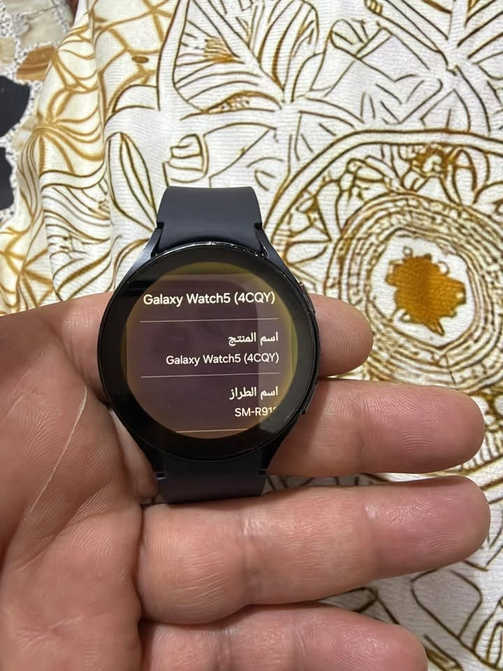 السلام عليكم 
ساعه سامسونك وورج 5 
ساعه بمواصفات عالميه برنامج رياضي متكامل 
برنامج صحي متكامل 
تستقبل اتصلات الشريحه وجميع برامج التواصل 
مع السير الاصلي والشاحن الاصلي 
بيها خدوش بصيطه بلدرع الجانبي مو بلشاشه 
نضيفه وشحنها يطول يومين بالاستخدام الطبيعي 
سعر 100 الف 
*********** واتساب 
مكاني بغداد اعضميه
