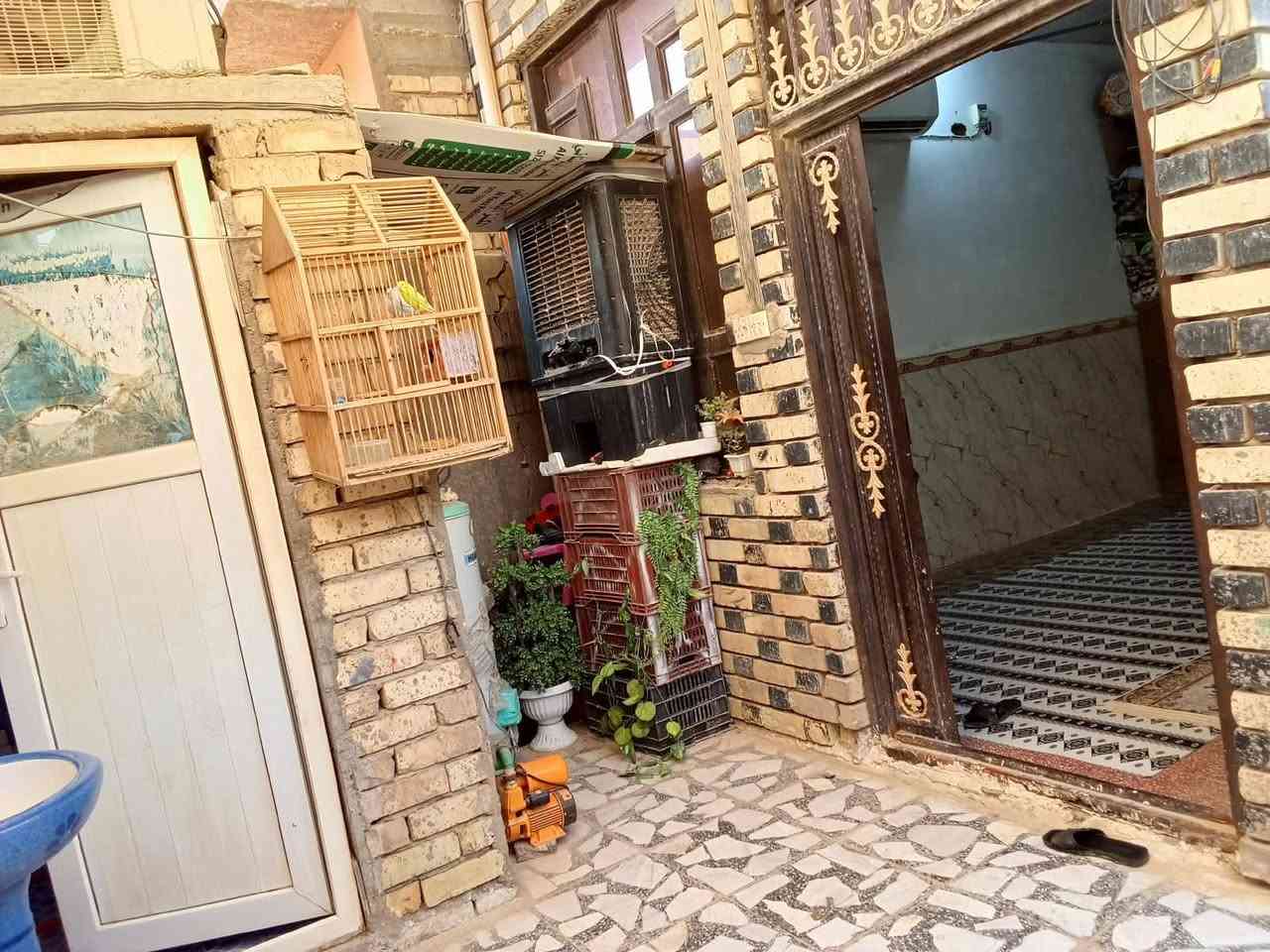 للبيع طابو صرف منطقة النداء، بناء درجه أولى مسلح،، استقبال، وغرفه و صاله ومطبخ، صحيات داخلي وخارج الي يحب يتواصل على الرقم ***********،، سعره ٩٥ مليون وبي مجال بسيط،،

