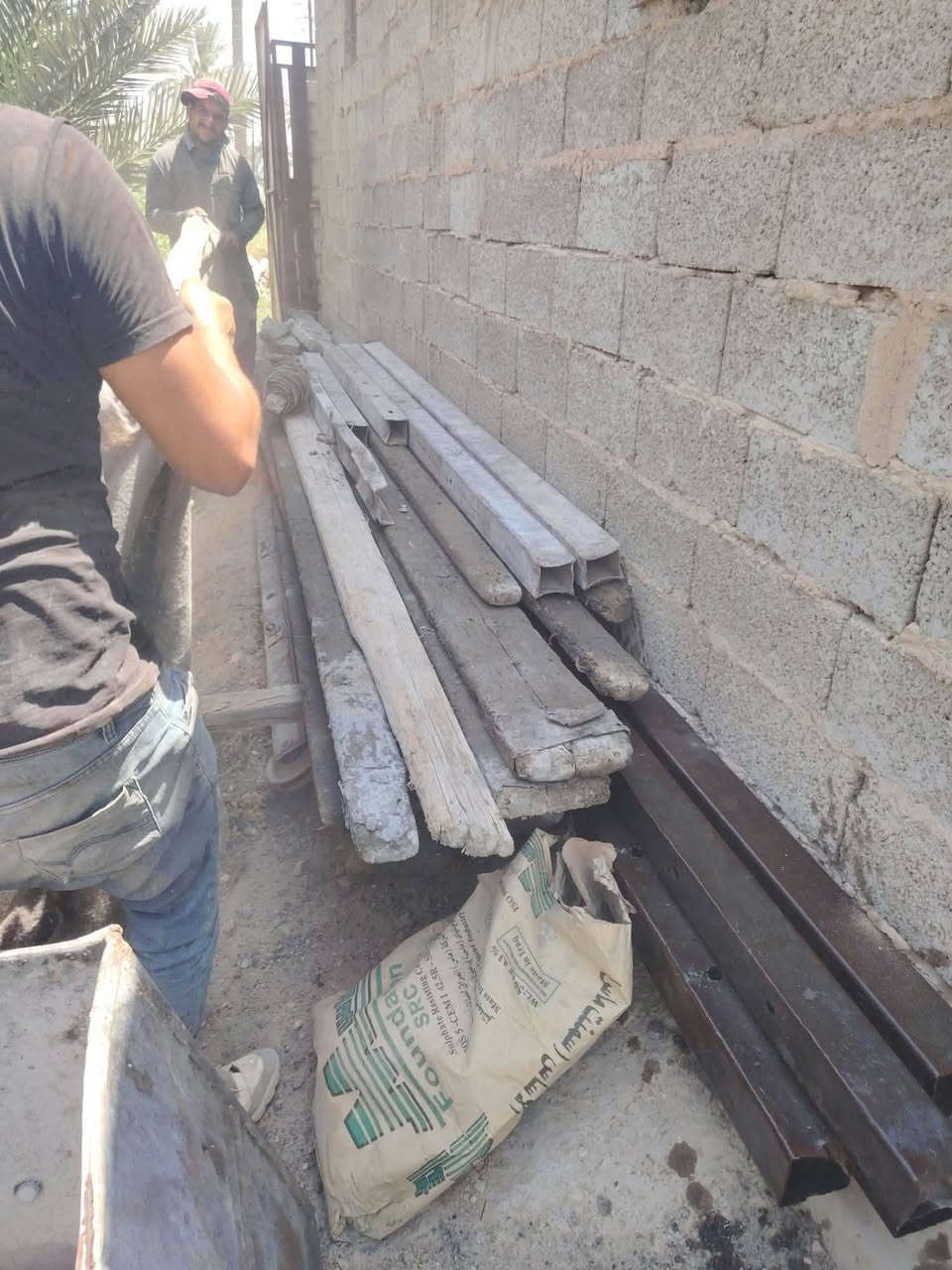 سلام عليكم خباطه لبنانيه للبيع شرط نظافه وع بلاد سكله كامله 3 طوابق بوجهك لشغل بغداد اليوسفيه***********
