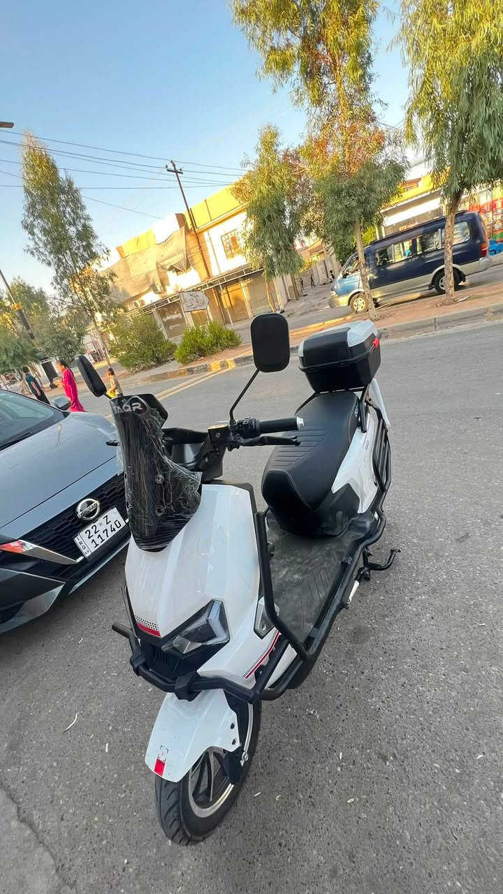 ماطور صاعقة معروفه مواصفاتو
لون ابيض
نظام abs
نظام رجوع الى خلف R
6 بطاريات گرافين مسطرة شرط فحص 
فول سرعة 
ملف 2500 
الماطور مستخدم اربع ايام فقط
نظافة 100 
اي خلل يرجع الماطور 
السعر مليون و 125 وبي مجال بسيط 
للتواصل ***********
