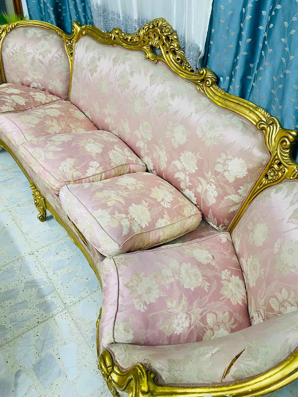 السلام عليكم تخم زان ملكي مستعمل13 مقعد  السعر 150 رقم الهاتف ***********
