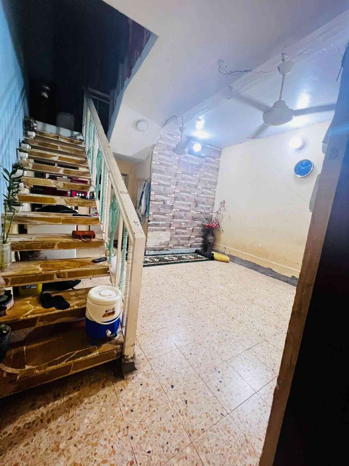 السلام عليكم بيت للبيع طابو صرف مساحته 104متر مربع واجه بناء طابوگ السطح شتايگر الأرضيه كاشي خدمات كامله كهرباء ماء مجاري تبليط بالباب كابل ضوئي مدارس قريبه كلش عليه تبعد عن البيت 200متر منطقه مخدومه من كل النواحي مكان البيت ديوانية حي الصدر الثالث السعر ***********
