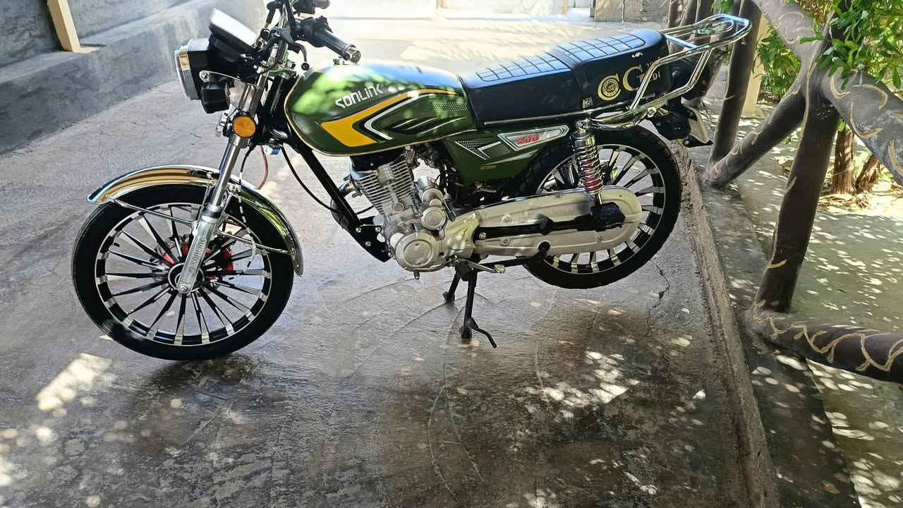 سلام عليكم
للبيع دراجة سونك موديل 25
نضافته فول مناقصه شي 
محرك 200c جواكيج 
سعر 975 وبيها مجال لشراي 
شراي يتصل ***********
مكاني راوه
