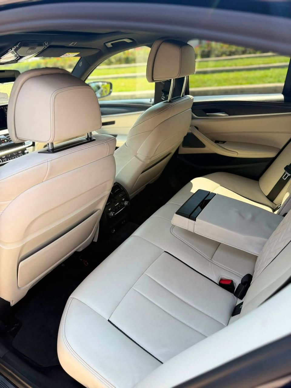 ‎   سلام عليكم
Bmw  540i   
                                                                    موديل 2022 
‎ وارد المانی ظمان دولي 
‎مواصفات فول فول  1/1           
‎ داتاشو xdrive 
‎داخل دیزاینوو 
‎کوشنات ٧٠٠ تبرید و تدفی 
‎ باب و سندق شفت 
Harman kardon   سماعات  
‎تبرید مرکزی ئوتو پارک رادار کبیر 
‎ تایر ورا متحرک عل ستیرن 
‎داخل بیجی ئیم بلادی 
‎ هوای مواصفات  
                                                           ماشي 70 الف مايل 
                                            سياره بدون حادس بدون سبخ 
‎مکانین سغیر pdr   بس 
                                  سعر سیارە 388$ و بی مجال بصیط 
                                مكان سيارة اربيل - معارظ شارع 40 م 
*********** 📞
