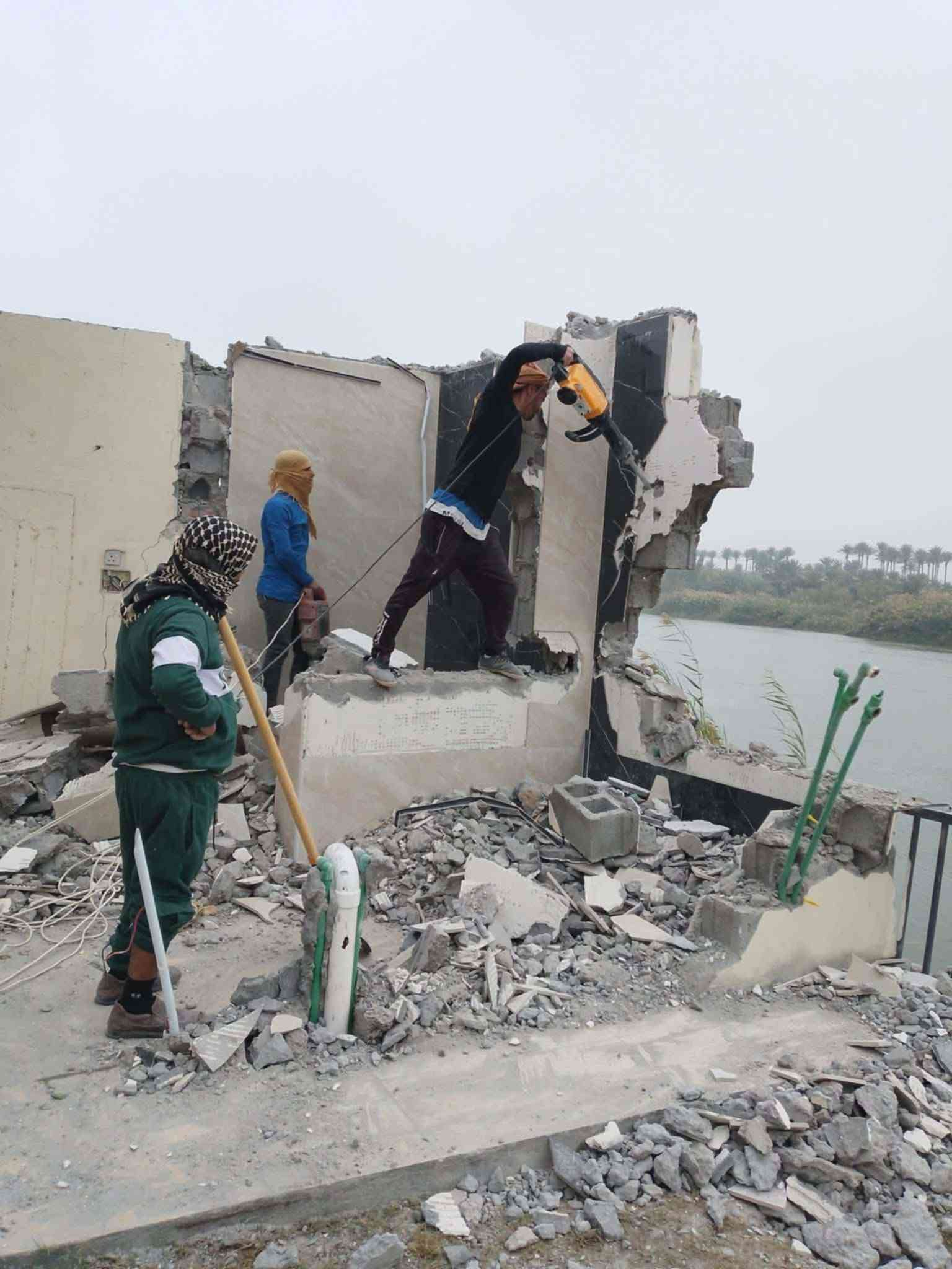 كادر عراقي ابن بلدك وشرط شغل درجه اولى وستلام مهندسين ركز مو مهندس مهندسين شكم خلفه تريد 123456موجودين تطبيك كافة السيراميك وأرضيات الكاشي والمرمر  والبورسلين والدرج وأعمال  الترميم وعمل لوح البورسلين شغل درجه اولى كادر  مكان العمل محافظات   واتساب مفتوح ***********
جدران ب8
الارضيه 7
شرط استلام مهندس وبيك خير وتدلل

نص مكتوب في الصور:
- Shot on AWESOME A70