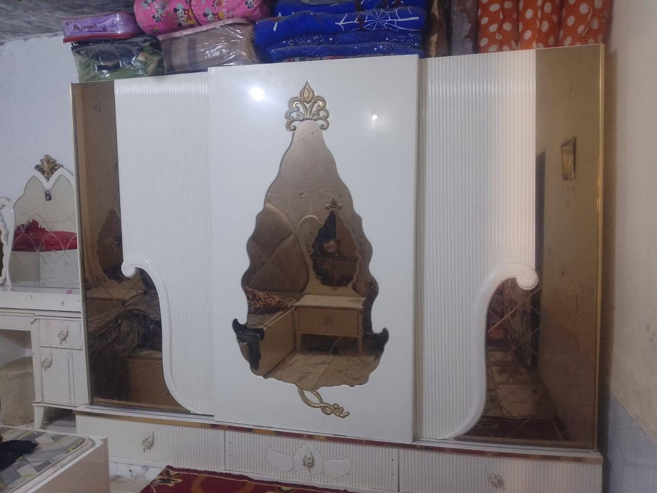 سلام عليكم غرفه نوم تركي مستخدمه نضيفه للبيع العنوان قضاءالغراف سعر 300 وبيهه مجال قليل الشراي الرقم *********** واتساب موجود
