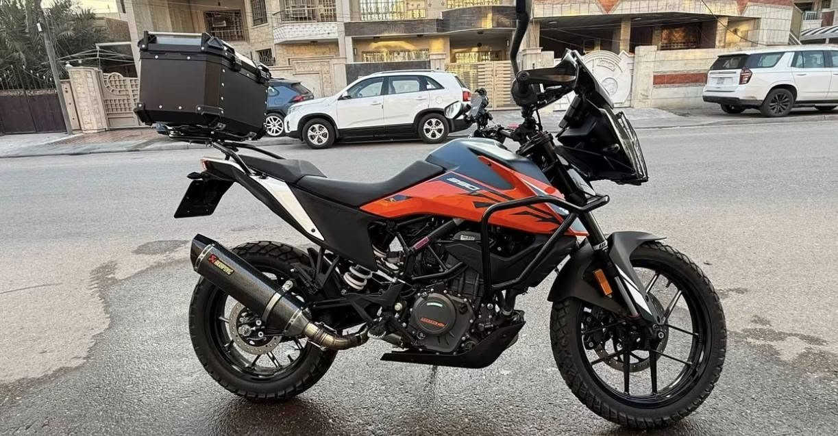 يالله KTM 390adv زيرووووو ماشيه ١٠٠٠قابل لزيادة عليها إضافات مثل ما موضح بل فيديو                                      درع لايت أمامي✅                                                         درع جانبي أصلي لدراجه ✅                                                   سيبايه وصندوك جي إس أصلي ✅                                    اكزوز وعاكسه رفع بطيخه ✅                                         شاشه كار بلي ✅                                                            ستاند تلفون ✅                                                        جلكانات تايلندي اصلي ✅                                           دراجه بسمي تحويل ثاني يوم مكاني بغداد البياع *********** سعر 7800وبيها مجال
