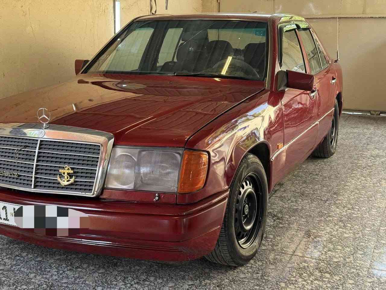 السلام عليكم
مرسيدس مصبوغة جماليه السياره باسمي محرك بطه 2 ونص قبغ اسود السياره مابيها نقص حداديه كهربائيات 
تبريد شغال بس المحرك بي خيط تبخير 
داخلها نظيف سنويه وهزه مساقطه
***********
