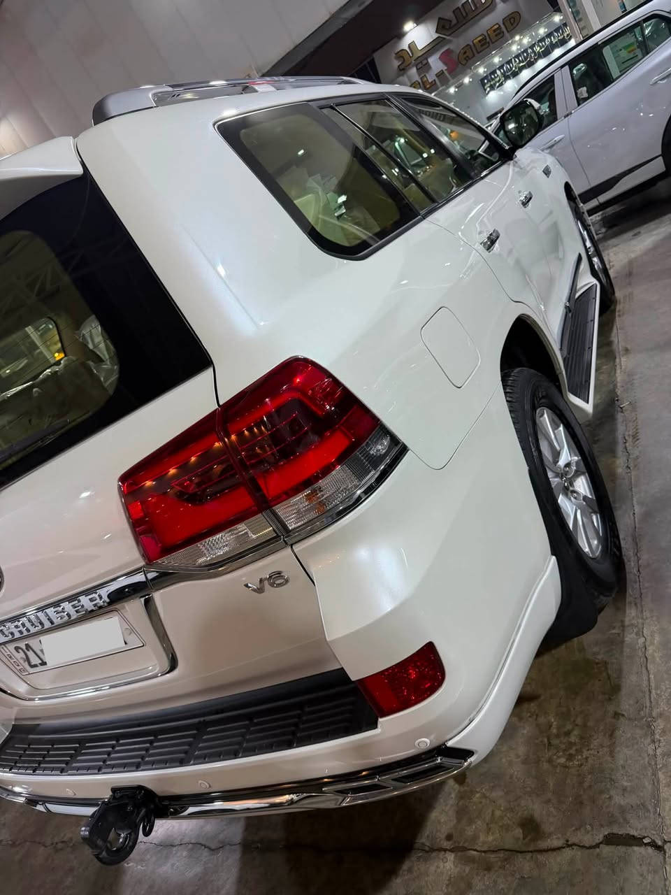 لاندكروز 2017 ابريم اصل 
مكينه 4000.        V6
8 ايرباك
دڤدي بالقماره 
كشن جلد وكهرباء اتلث طكات
ماشيه 135كم حقيقي 
السعر 425$
عنوان السيديه او البياع 
هاتف ***********
