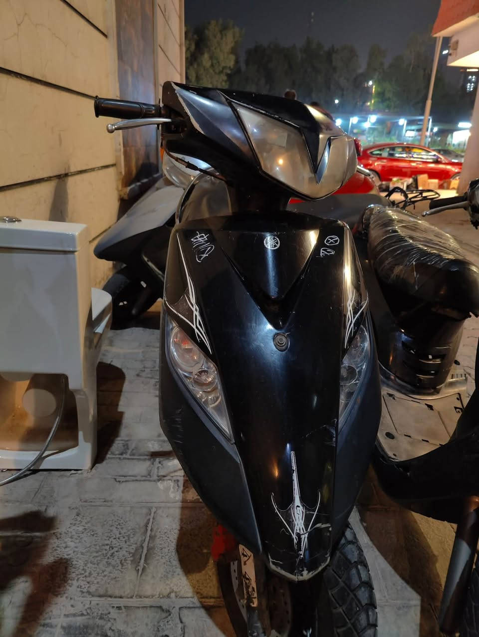 السلام عليكم دراجة GTR اربع ولفات نوزل شغالة كل كهربائياتها ماعندا سلف رادلة شخاطة و عداد كليو متر للعلم دراجة مفتوحة تجفيت بستم فقط السعر 400 قفل مكاني منصور مستعجل عليها ***********
