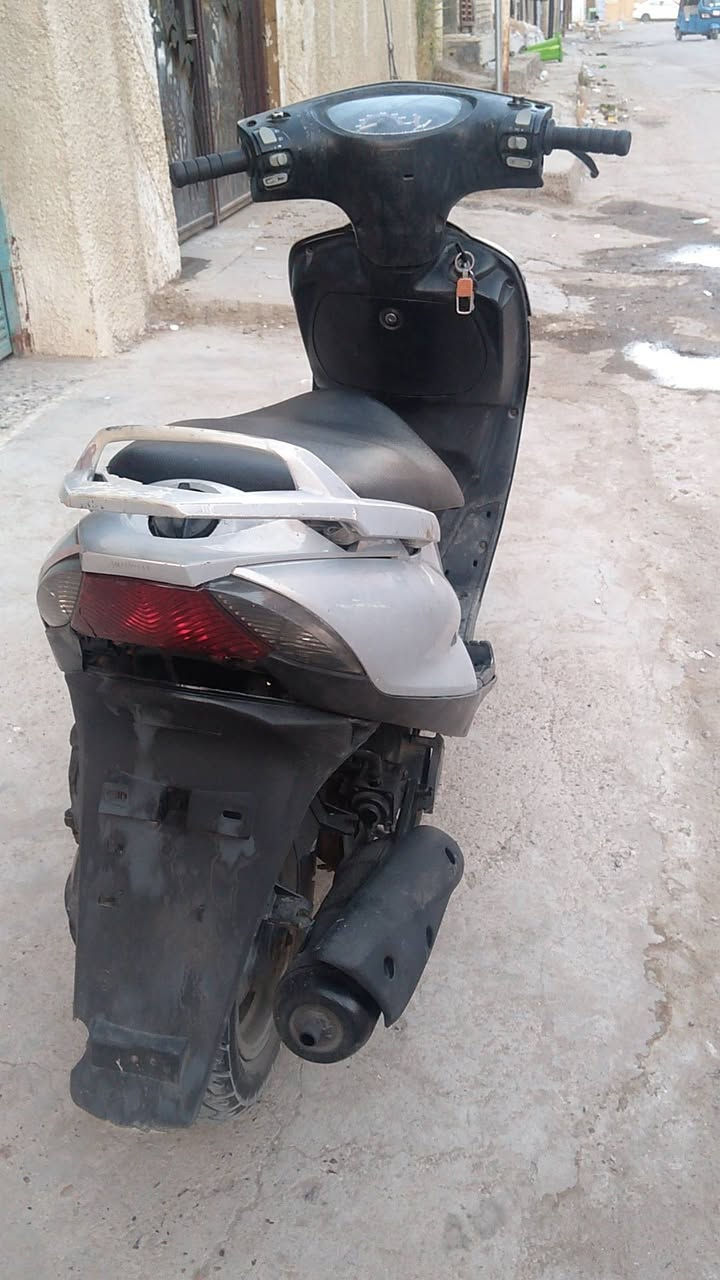 دراجه ١٤٠ ماكس.  كامله سلف هندر شلعه معدل لا نضوح لا تبخير خيرمن الله كلهه بلاديه ناعمه قطره صوت مابيهه
كلهه بلاديه ختك واحد. دراجه نضيفه. كشر ومكينه. كهربياات  هندر.  كلهه شغاله.    ب  ٣٠٠. المكان الغزاليه شراي يتصل مازنجر وتساب ***********
