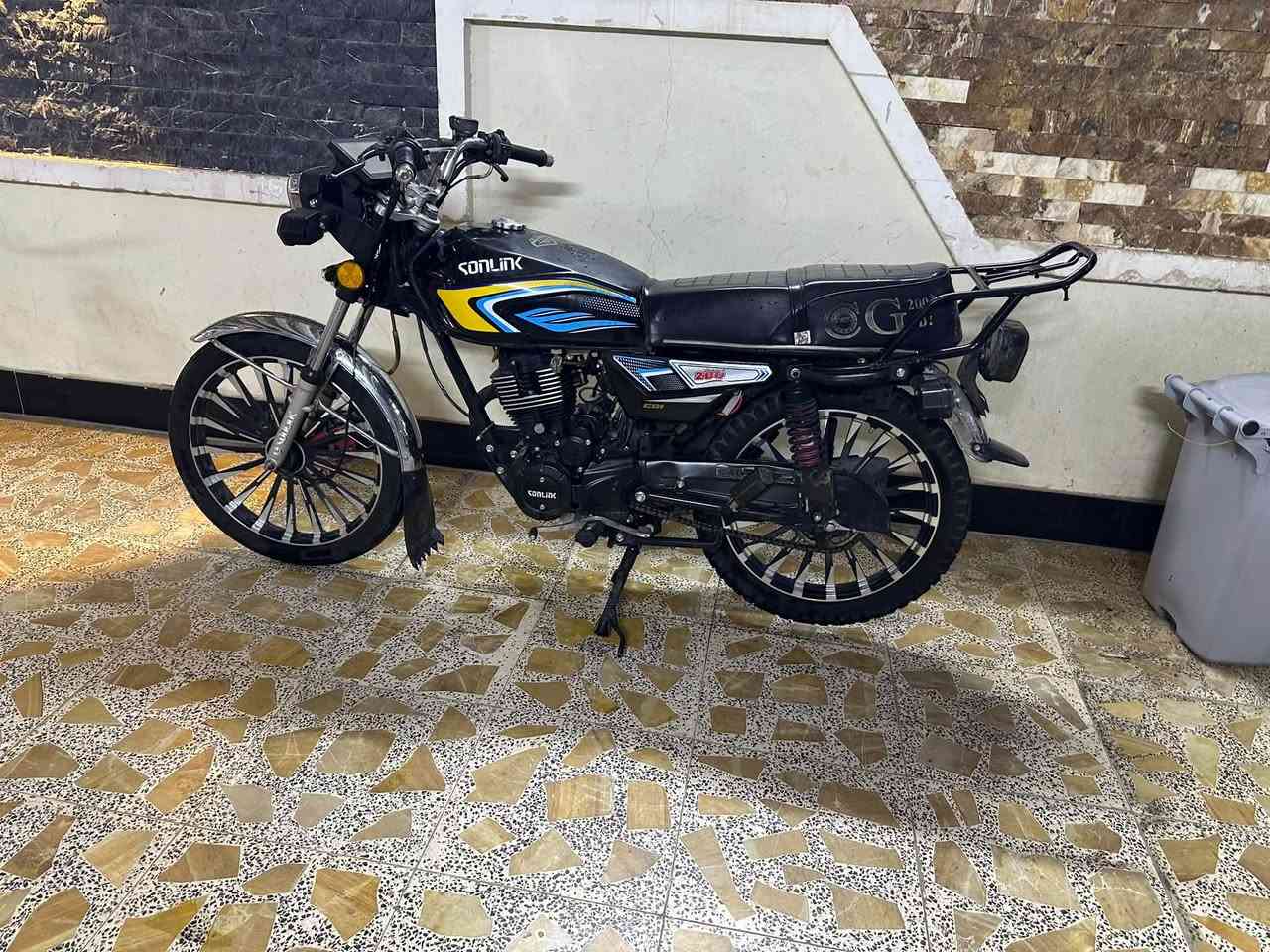 سلام عليكم للبيع سيفان 5 كير                                         حجم المحراك 200cc  
كفاله عامه اي نقص مابيه 
كهرباياته كله شغاله 
السعر 850 وبيه مجال 
مكاني بغداد الشعب 
***********
