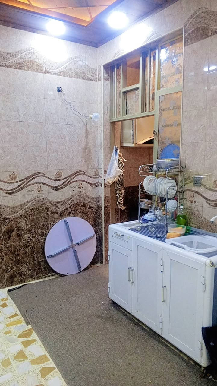 سلام عليكم بيت رهن 100متر طابقين يحتوي عل 3غرف واستقبال وصاله وتخاريج  ومطبخ السعر 29 حي النداء منطقه 54 شارع مجمعات الاستفسار رقم هاتف ***********
