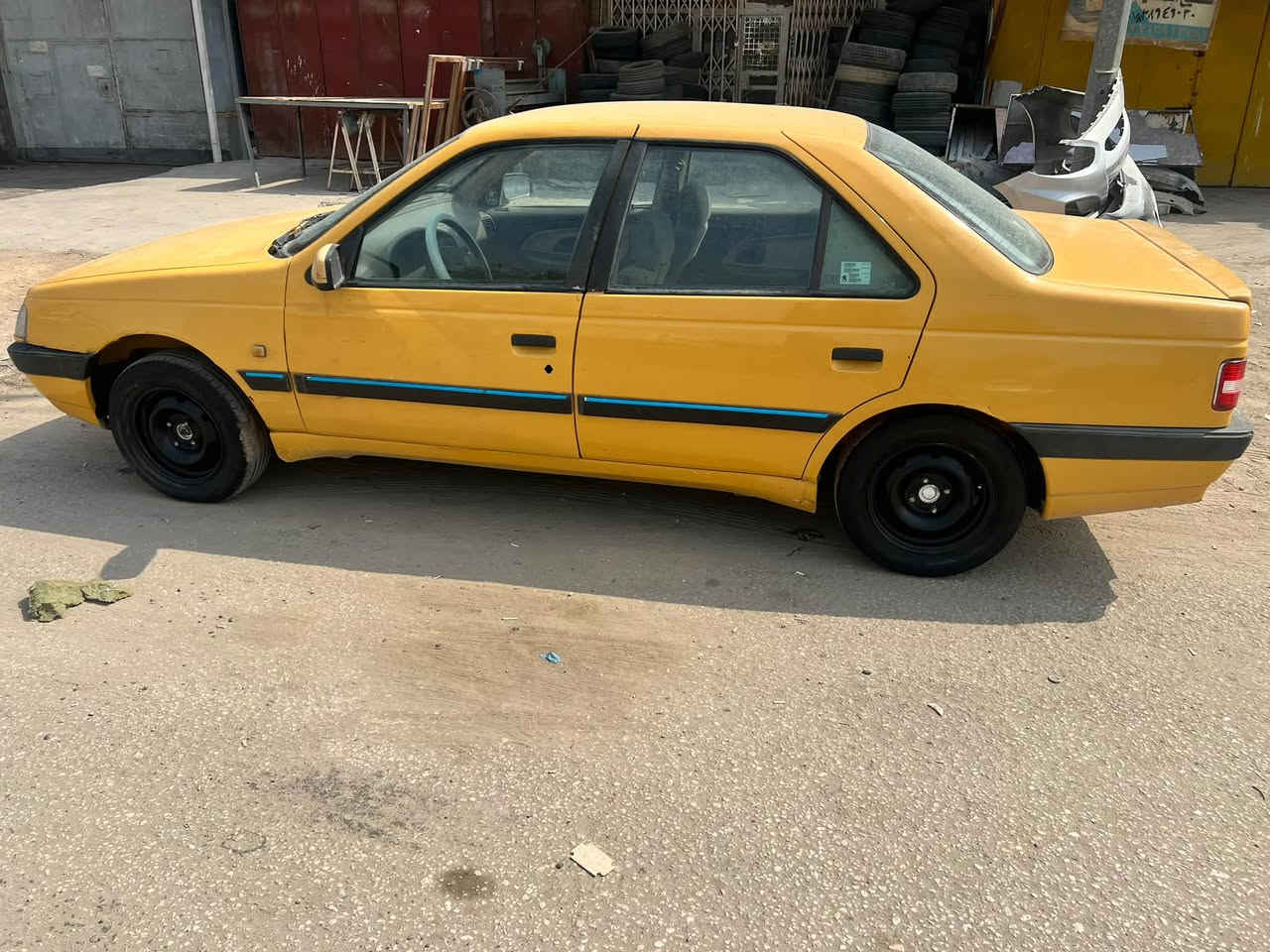 بيجو ٤٠٥ 
موديل ٢٠١٥
رقم بغداد انكليزي 
كفاله عامة لا ضربه ولا صبغ 
تبريد ثلج جاهزه كير ومكينه بالكارتون 
المكان بابل 
للاستفسار ***********
