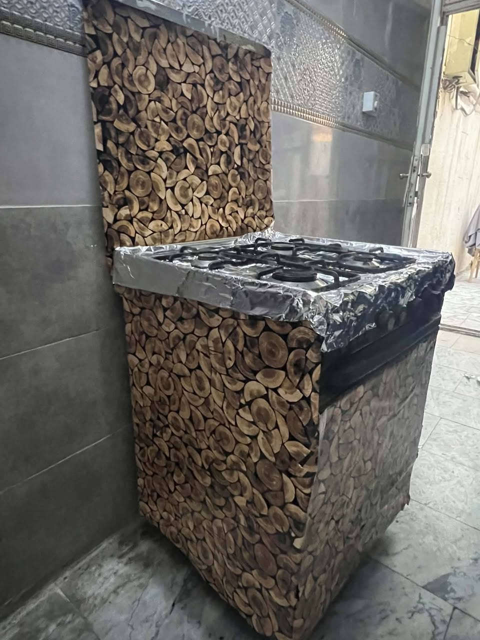 من رخصة الادمن  عندي طباخ للبيع نظيف وشغال كل العيون والفرن مابية اي ضرر السعر 125000وبية مجال جسر ديالى القديم  شارع  الحدادين مقابل عمارة الدفاعي للاستفسار على  الرقم ***********واتساب
