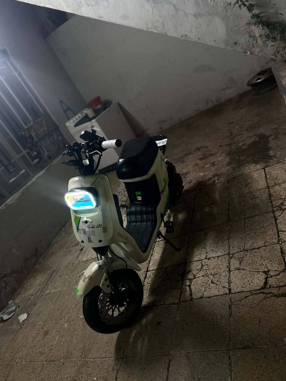 ماطور شحن • ٥ بطاريات • يمشي ٨٠