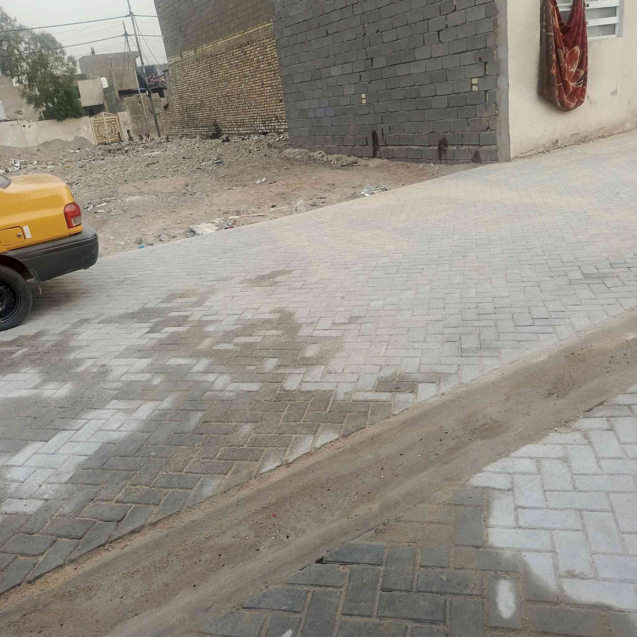 قطعة ٦٠م • واجهة شارع • ماء كهرباء مجارى