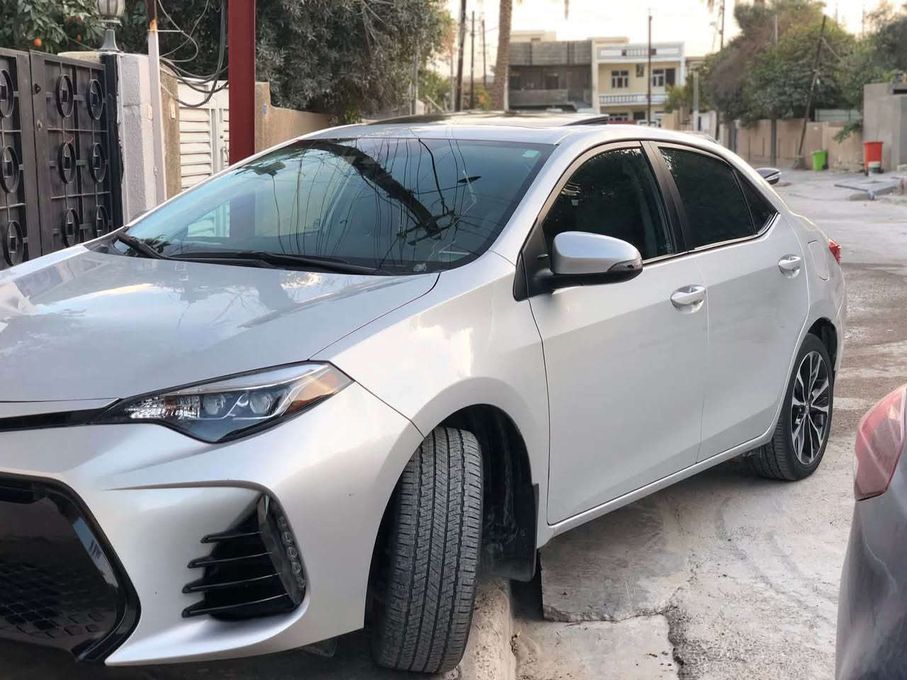 للبيع كورلا ٢٠١٨ وارد امريكي
السياره فول مواصفات عدا البصمه فقط
سلايت روف 
رادار وكامره خلفيه
هيتر ستيرن + هيتر كشنات + هيتر بالمرايات الجانبيه
السياره سبورت + شفتات ستيرن
السياره رقم سليمانيه بأسمي تحويل مباشر
السياره بيها جاملغات خلفيه صبغ فقط وتبديل قبغ جنطه
وبيها جراد بالجاملغات الخلفيه
السياره بيها اثر حالوب 
الكشنات مال سياره كلش نظيفه
السياره عليها ادامه كامله حرفيا
تخم تايرات من تاير مول 
قاعده فيت بم بلاديه جديده 
تخم بلكات اصلي
تبديل دهن الكير من شركه تيوتا مع الفلتر الاصلي
السياره كامله مكمله متحتاج اي مصرف لان مسويلها ادامه جديده
عداد السياره ١٢٩ الف ماشيه
السعر ١٢٩ ورقه وبيها مجال بسيط للشراي
***********
