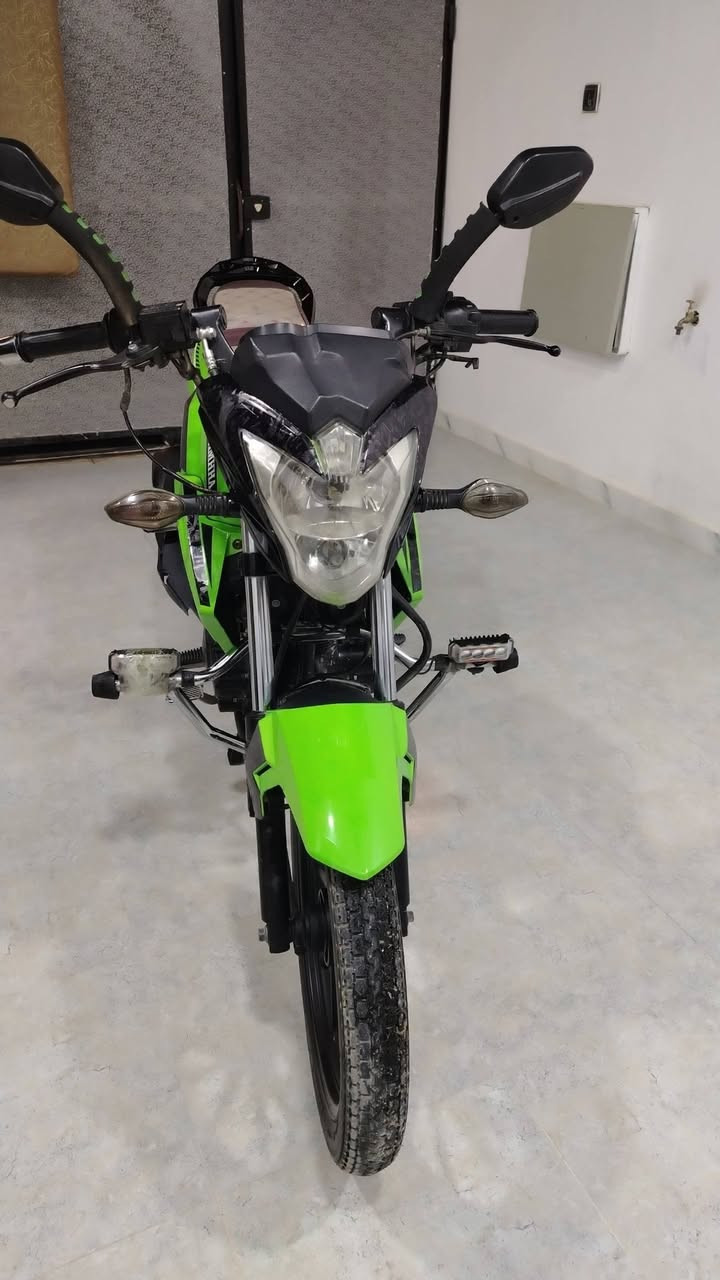 السلام عليكم هيومه للبيع السعر مليون وربع وبيهه مجال مسجله محرك 150cc ممفتوح الدراجه نضيفه حيل للاستفسار *********** والخاص مفتوح
