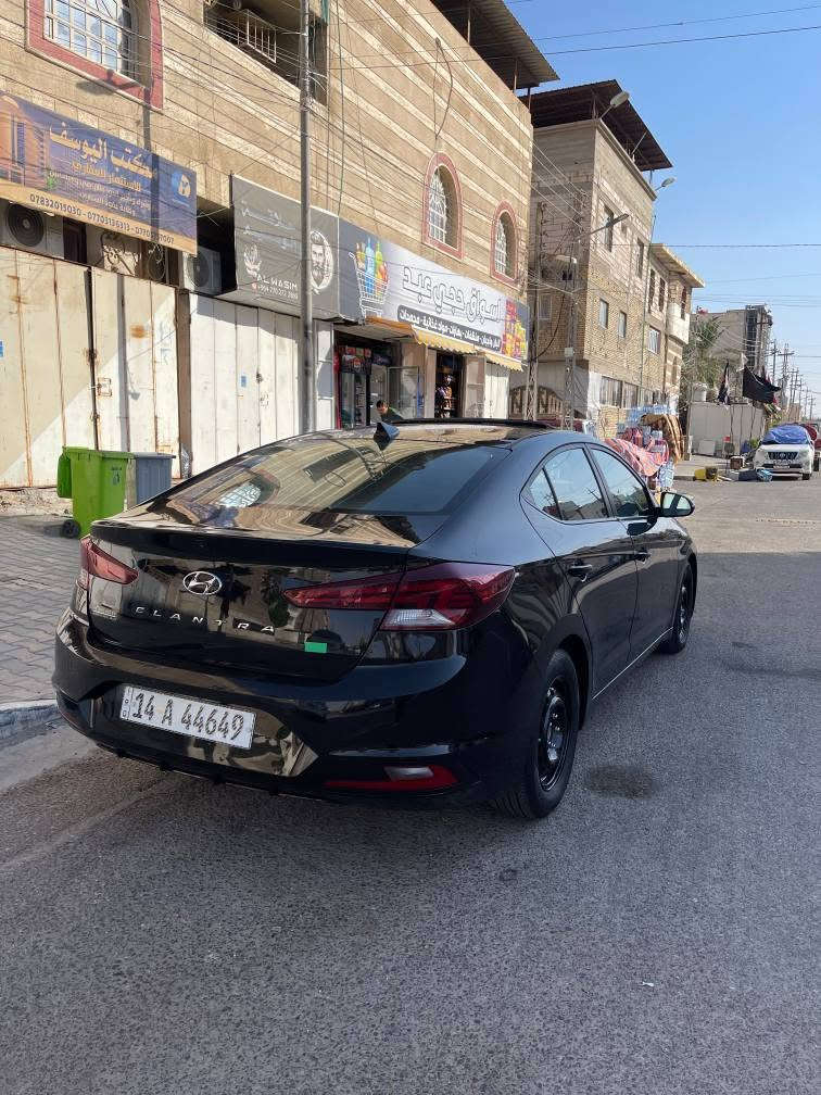 النترا موديل 2020 لمتد فول مواصفات وارد كندي حادثها جاملغ و بنيد و بيها بارد باب السايق والباقي شوف العين كير atf 
تخم تاير جديد و تخم رنك 
كداديه و تبريد كله جديد 
بسم ولد صديقي و شرط التحويل سنويه لل٢٧
مواصفات 
تحكم ستيرن تدفئه ستيرن 
تدفئه كشنات 
تحديد مسار 
بصمه 
تنته 
العنوان التحسينيه شارع الدفاع المدني 
السعر ١٢٥
 متواجد *********** البصرة, العراق
