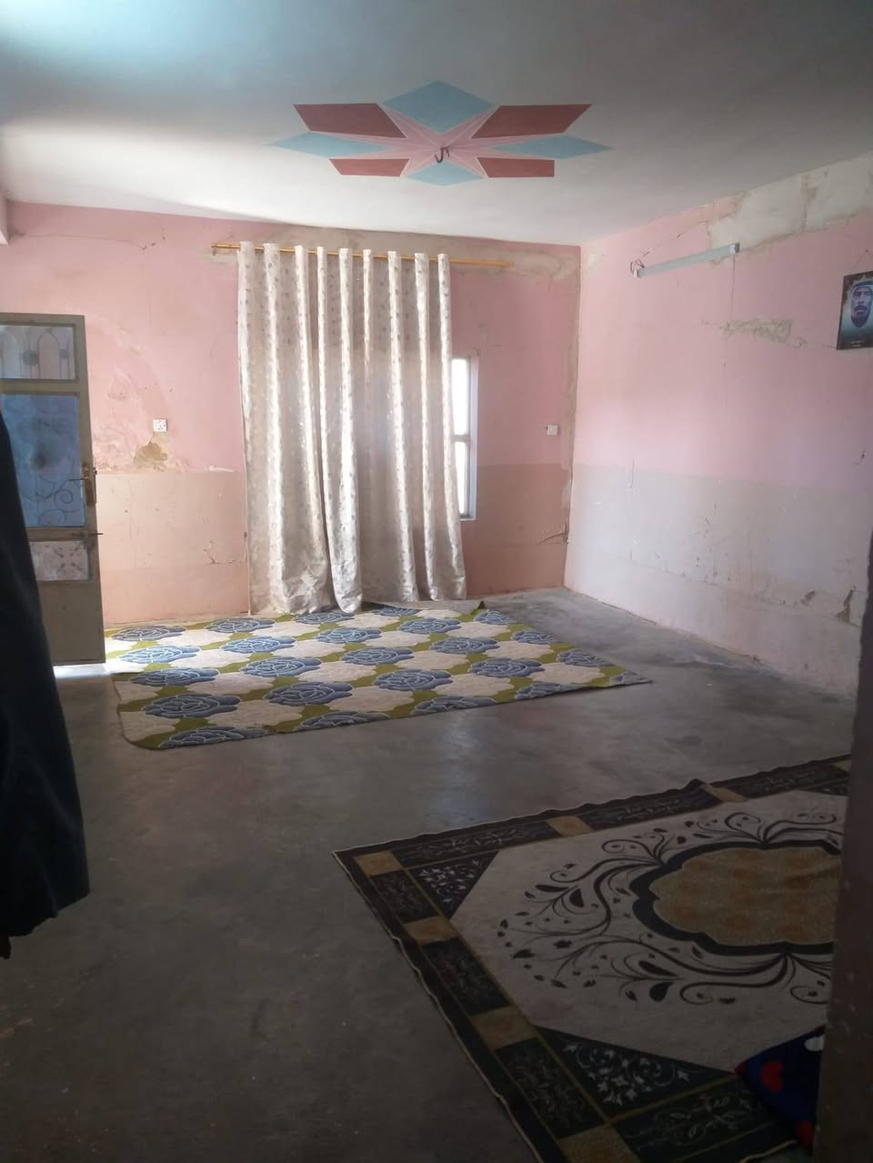 سلام عليكم يوجد دار للبيع في بيجي حي العسكري الثاني قريب ع شارع الحولي  مساحه ٣٦٠ طابو شرط التحويل ستفسار اتصل *********** @
