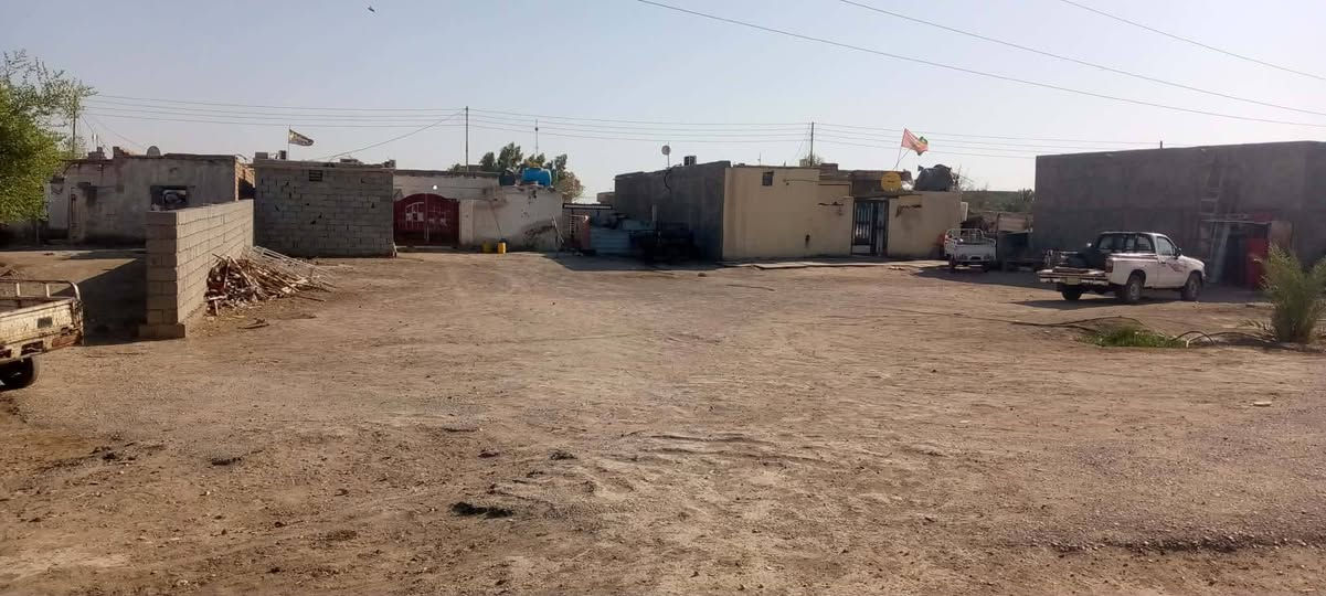 ٣ بيوت • ٢٠٠م • ديوانية أمامية