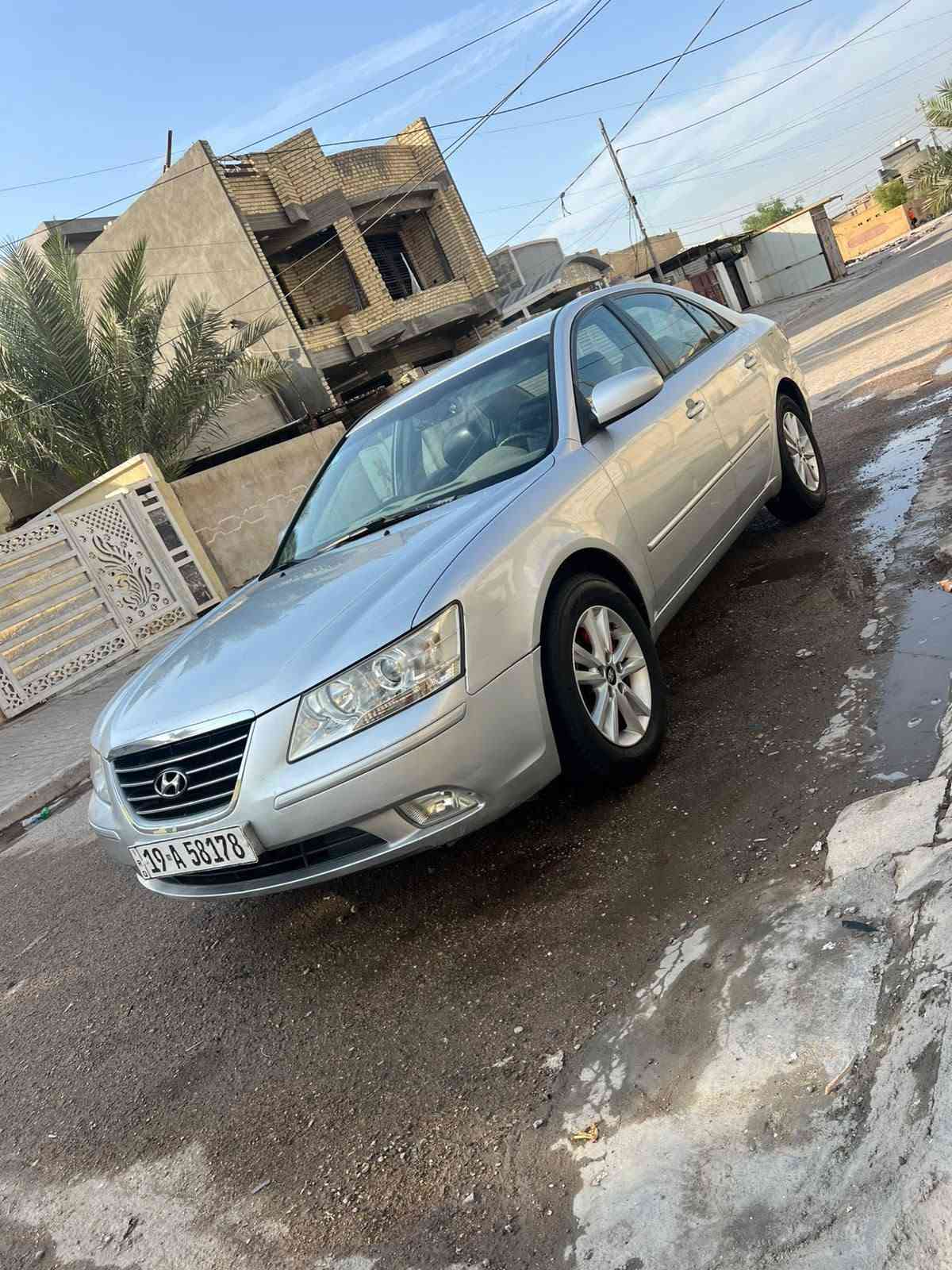 سوناتا 2011 مكفولة من الحادث صبغ جاملغ أمام ونص جاملغ خلفي والباقي مكفول محرك كير صدر تبريد جدد شركه تخم تاير جديد قبل يومين شادهن محرك 2000
 السعر 100$
مكان السياره بغداد المحموديه 
***********
***********
