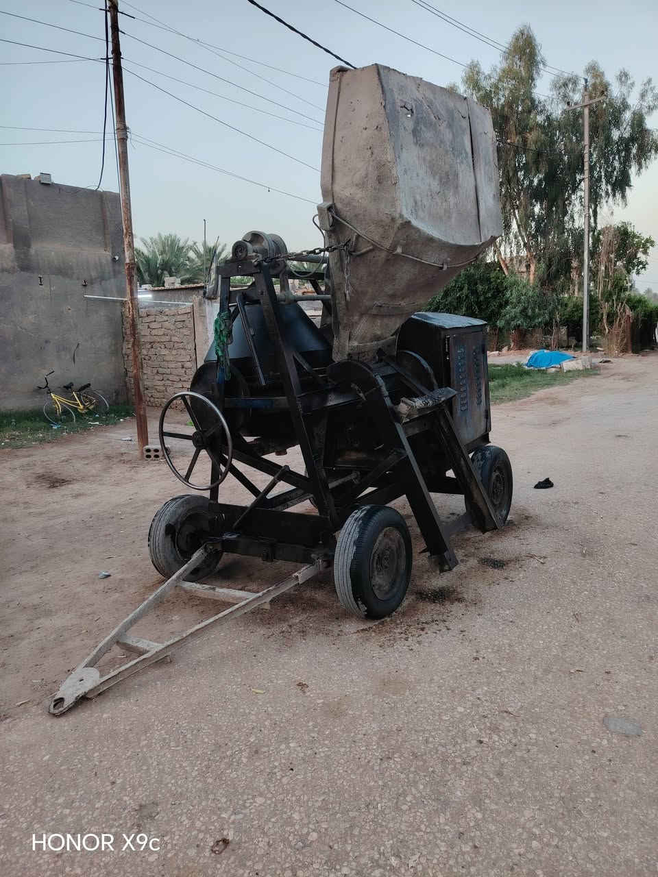 سلام عليكم خباطه للبيع لبناني فول نضافه بس الكيلا شويه عوزه تلحضات لحيم ولباقي كلا درجا اولا مكاني بابل  هاذه رقمي، ***********

نص مكتوب في الصور:
- HONOR X9c