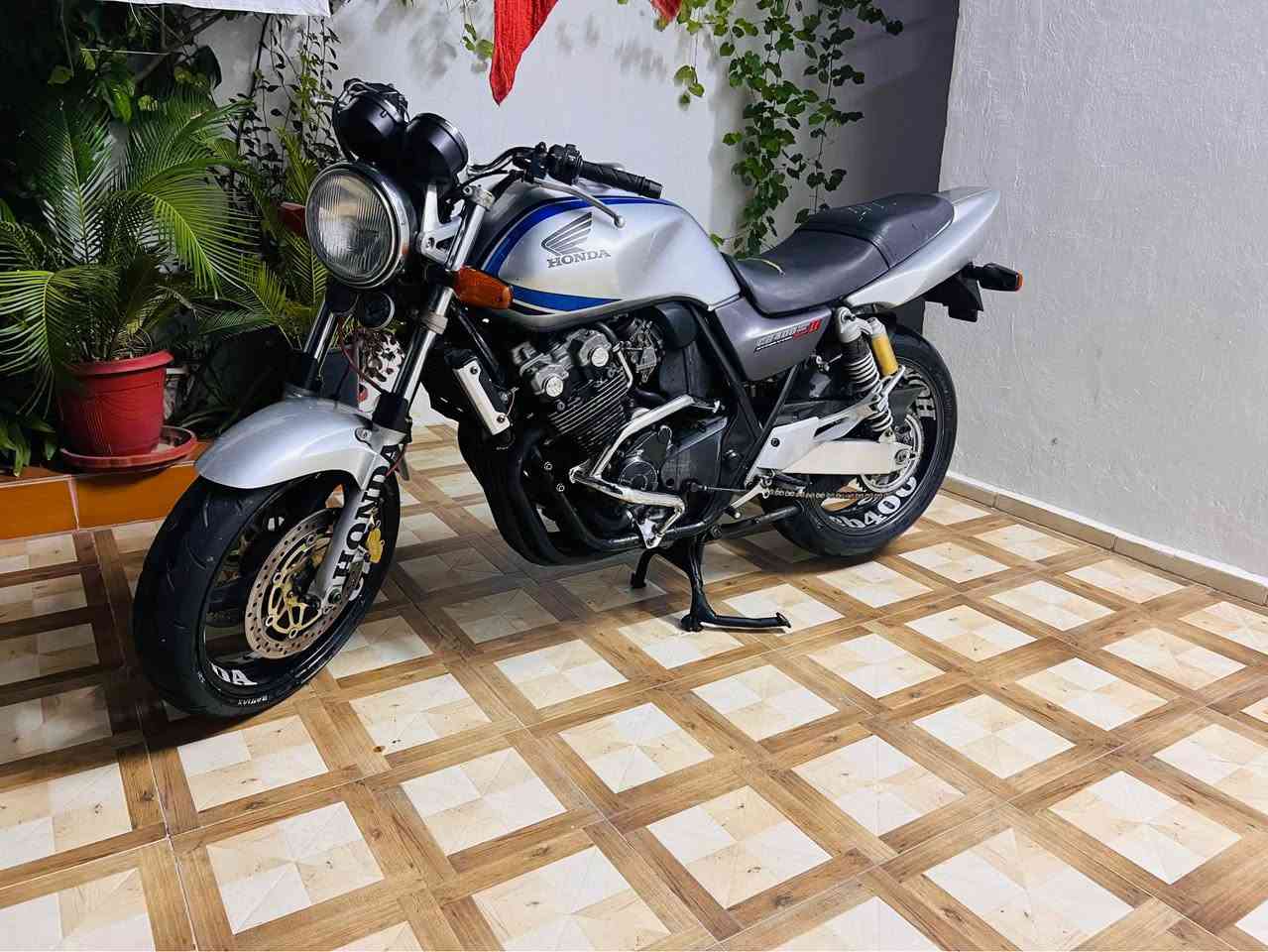 للبيع سبي 400مال رامبا ماطور مكينه مكفوله موديل 2000
للاستفسار 
*********** طوز, صلاح الدين
