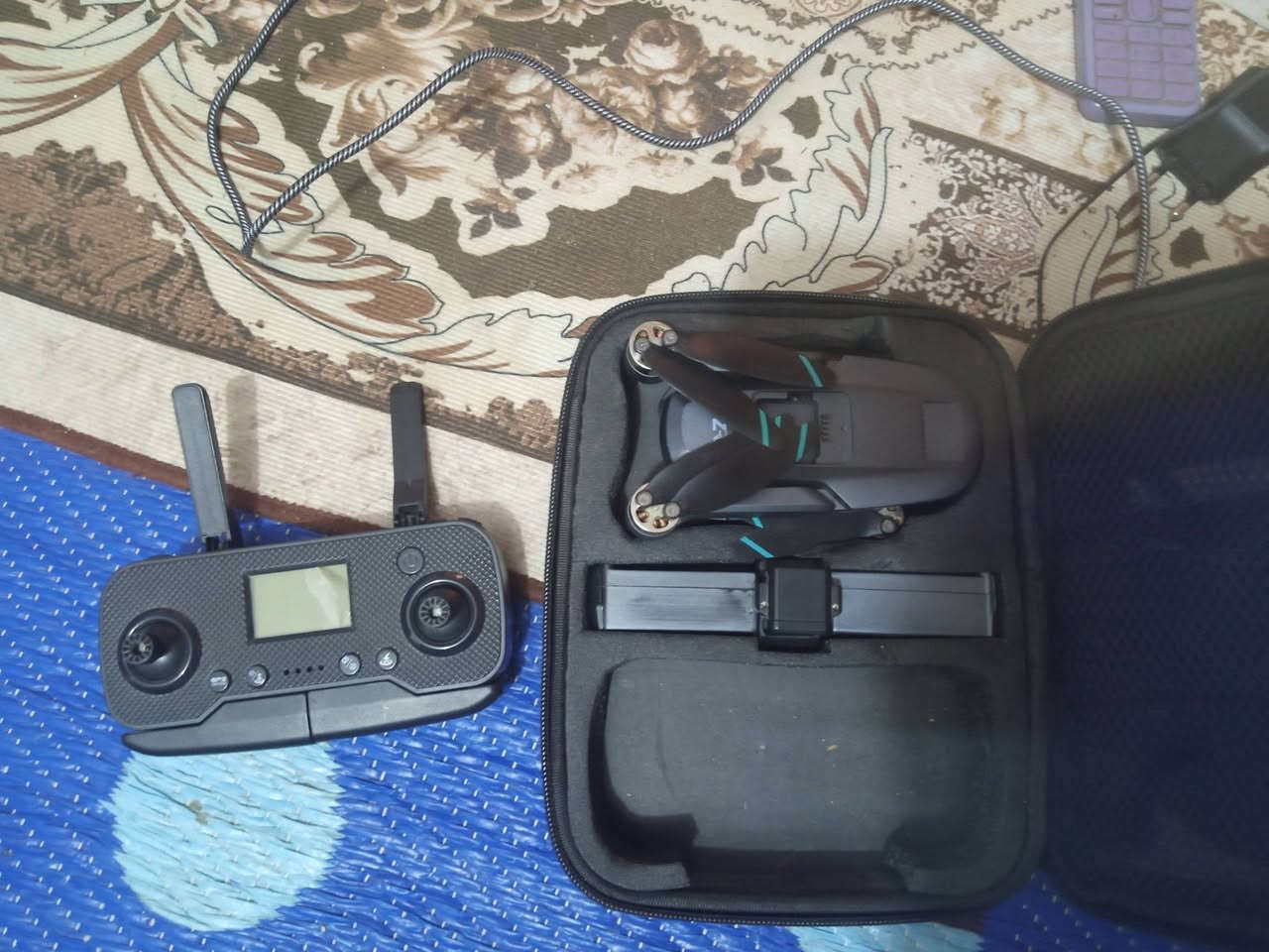 السلام عليكم البيع درون L200برو ماكس  بس كمبل نكسر بس الخريطه مال كامره شغاله مابيه شي بطاريتين وحساس مانع اصتدام كامله *********** هاذة رقمي بي واتساب
