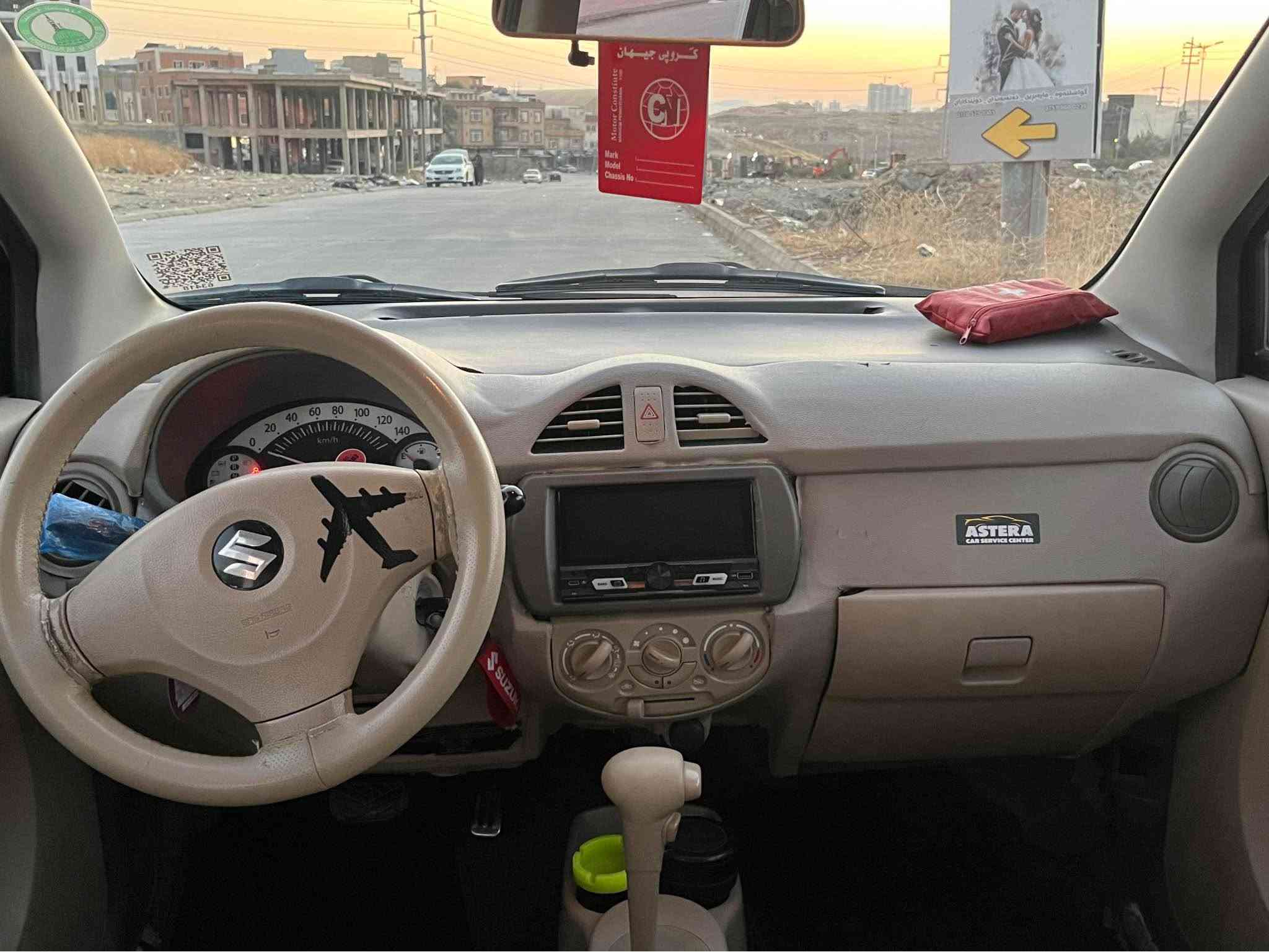 سوزوکی ئۆڵتۆ ٢٠١١
گێر ئۆتۆماتیک 
تەبرید لەسەر سویچ  
ABS
سوکان پاوەر 
سپێری دا نەبەزیوە
یەک پارچەی بۆیاخە بێ دەعمو لێ دراو 
سەیارەکە هەتا بڵێیت لۆکە بەشەرتی گێرو مەکینە یەک دینار مەسرەفی نیە کۆدی بۆ کراوە بەشەرتی ماڵی مەدەنی  
بەنزین زۆر زۆر زۆر کەم ئەخوات
سعری ٤٤ گەڵاو مەعامەلە  
شوێن سلێمانی 
ژ.م *********** السليمانية, العراق

نص مكتوب في الصور:
- 却支是防不负益
- tell+1 38-8106k