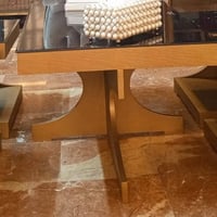ميز وسطي زجاجي  بدون اي فطر او كسر  السعر 70 وبي مجال للتواصل 07704328...