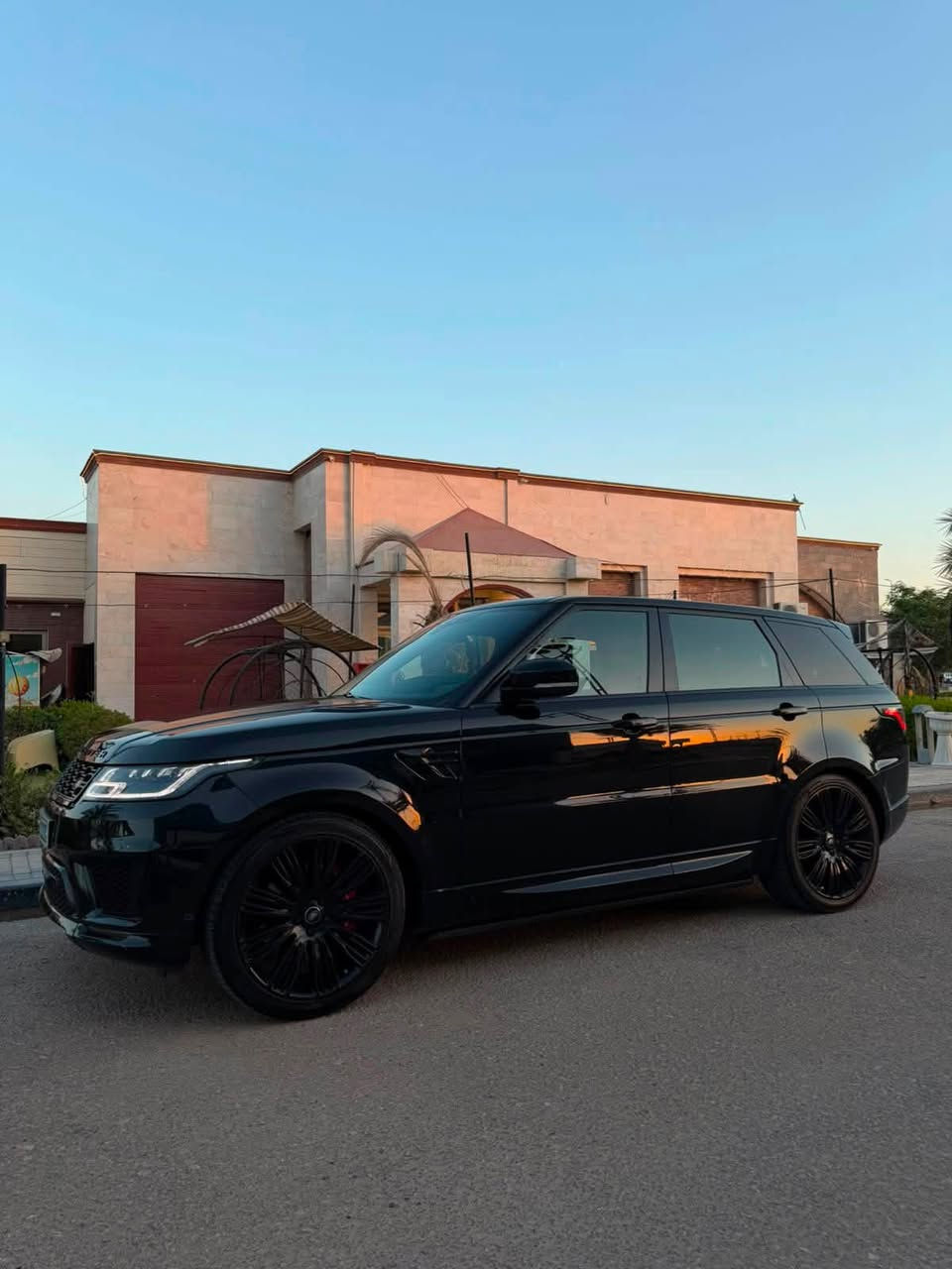 رانج روفر موديل 2019
مغلف ppf بلكامل V8 Supercharged

الموديل ـ 2019
رقم بغداد شبه مميز 

داخل مميز ايضا لون احمر

وكالة المانيا كفالة عامة 
وكالة القلم 
بصمة عدد 2 
قمارة شامواه
دوسات شفط 
ابواب شفط 
كامرات 
رادار  
فول مواصفات
كفاله عامه 
السعر 41.000$
مكاني بغداد المنصور 
***********
