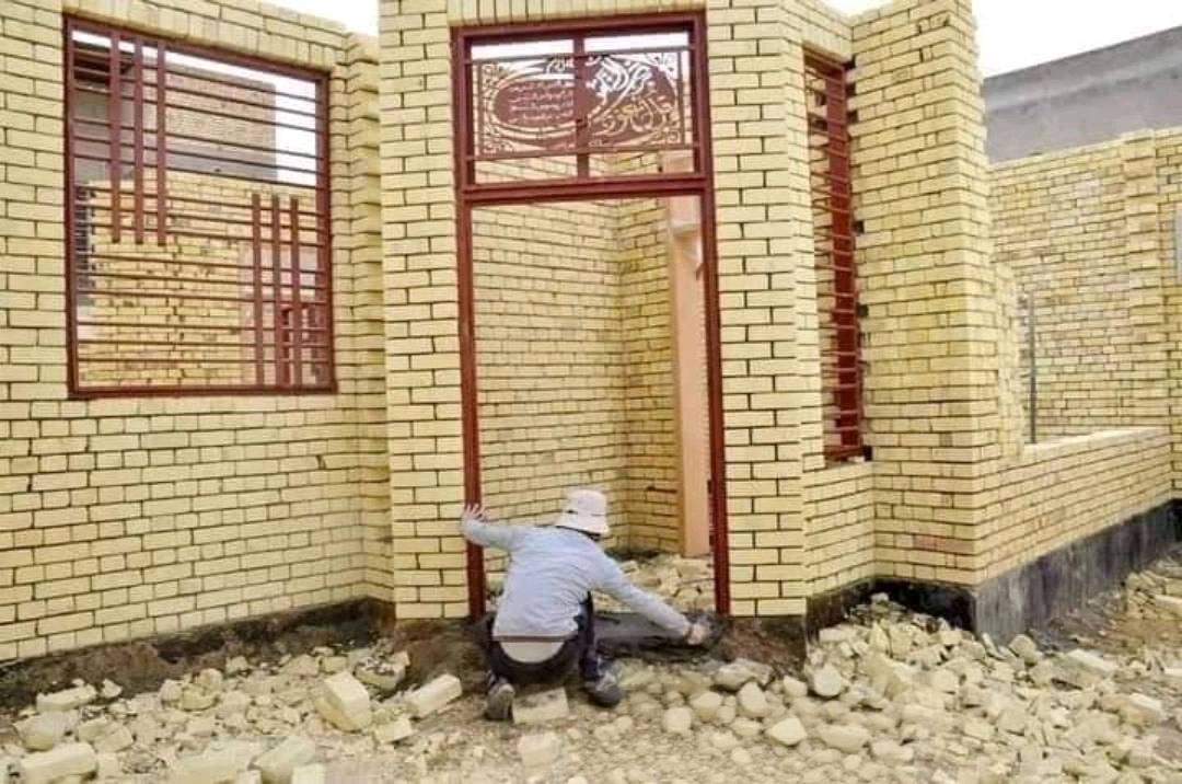 السلام عليكم يوجد طابوق العماره بجميع انواعه بيرنه انجكتر مال الطيب طابوق كامل المواصفات قوه وركن ولون  توصيل العماره والبصره بجميع المناطق والنواحي للاستفسار الاتصال على الرقم: ***********