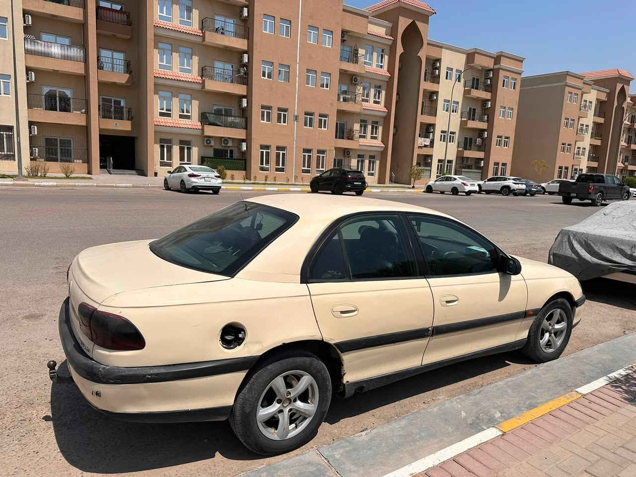 السلام عليكم ورحمة الله وبركاته 
اوبل بزون موديل 1997 محرك مفتوح(قبغ اسود) 2.0 كيرها مبدل بكير ميكانيكي مو كهربائي بدون شواصي وبدون خياسات وكشنات جلد كهربائية شرط تبريد وتدفئة منظومة جديدة كامله من فريز وكمبريسر وراديتر سيارة منظومة زينون عالي وناصي كاملة مكملة مالت جناي سعرها 40 ورقة وبيها مجال عليها غرامات 200 الف تنزل من سعرها
تواصل خاص أؤ الأتصال *********** مكاني بغداد
