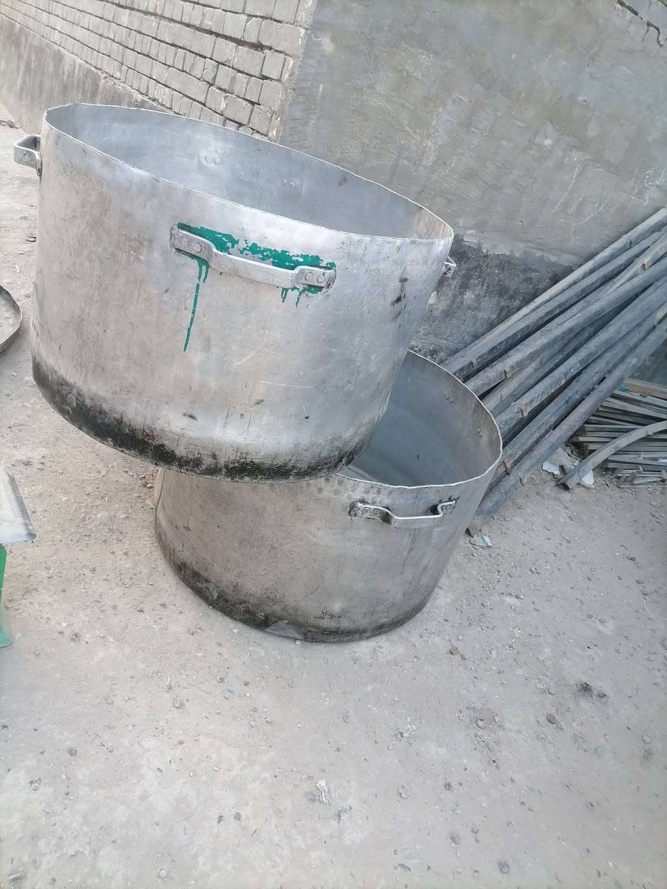 يوجد قزان مختلفه القياس و طباخات بغداد ***********
