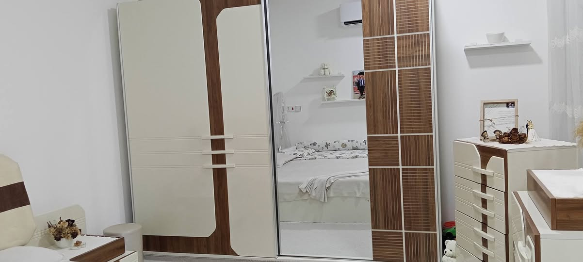 تاخم نوم 7 قطعة حجم كبير سكة كلش نظيف سعرها 550 وبي مجال 
***********
