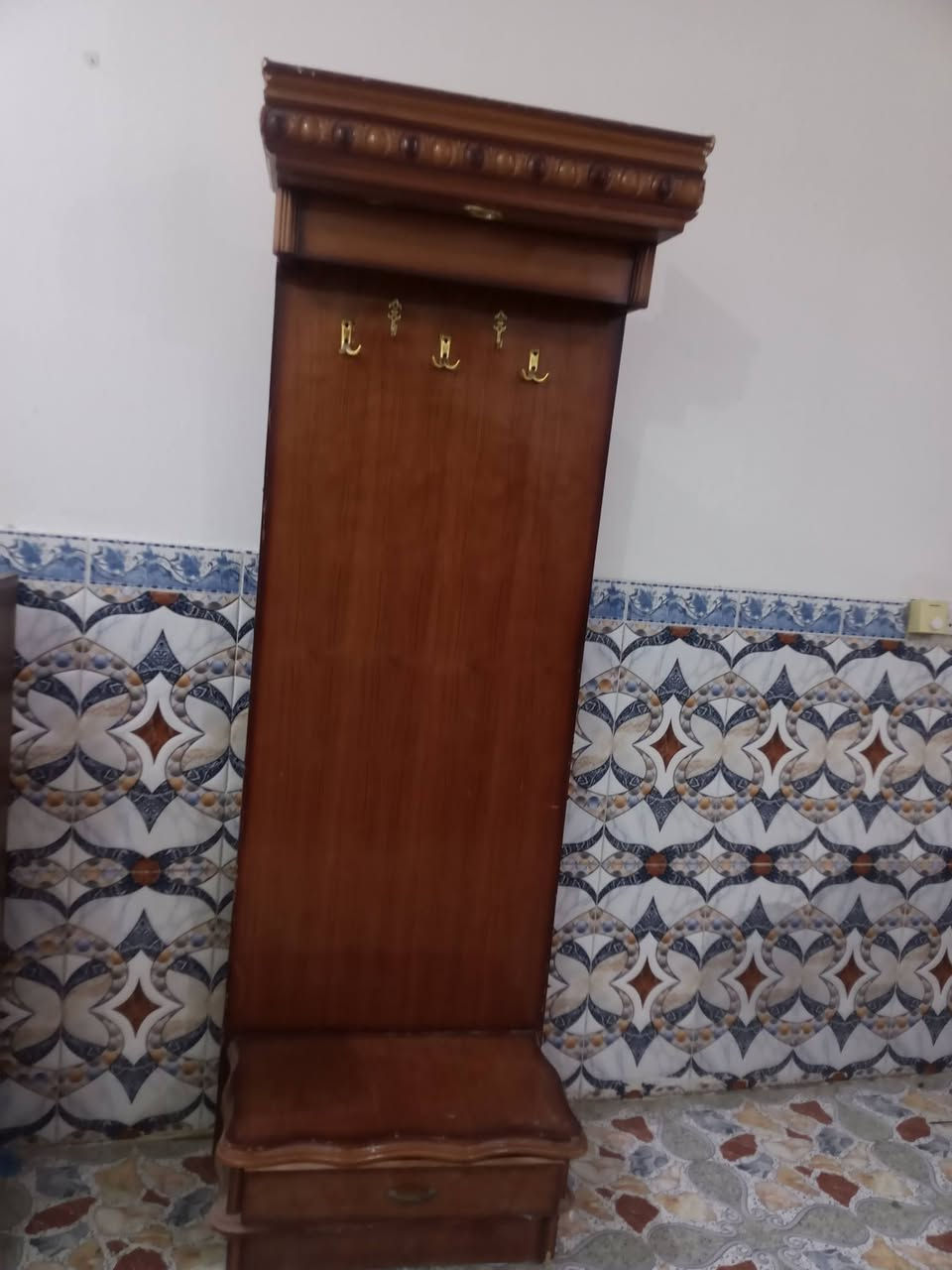 غرفة اخشاب • حي الجهاد • موجودات فقط