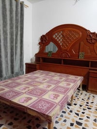 تخت • ميز تواليت • رجم حديد