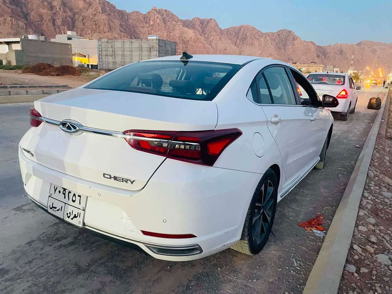 شيري ئه ريزؤ6

2022

فول فول مواسه فات
بي بؤياغ  ته نها يه ك ساردي هه يه
سحر خوار هه مو بازار
٩٢گه لا
*********** رانية, السليمانية
